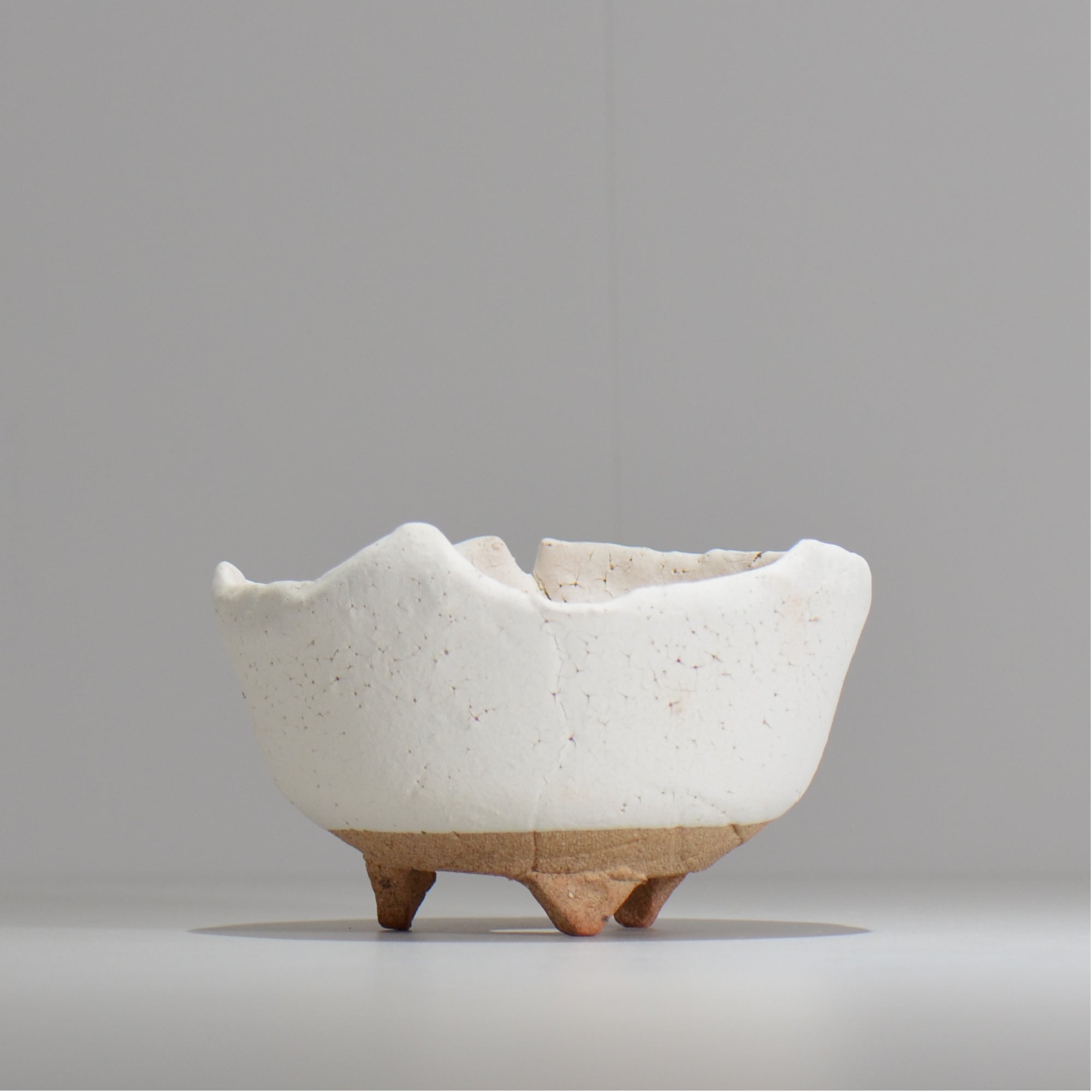 川合牧人 / UROKO POT WHITE/ km_urkw01_m / 約φ13.5cm / 植木鉢