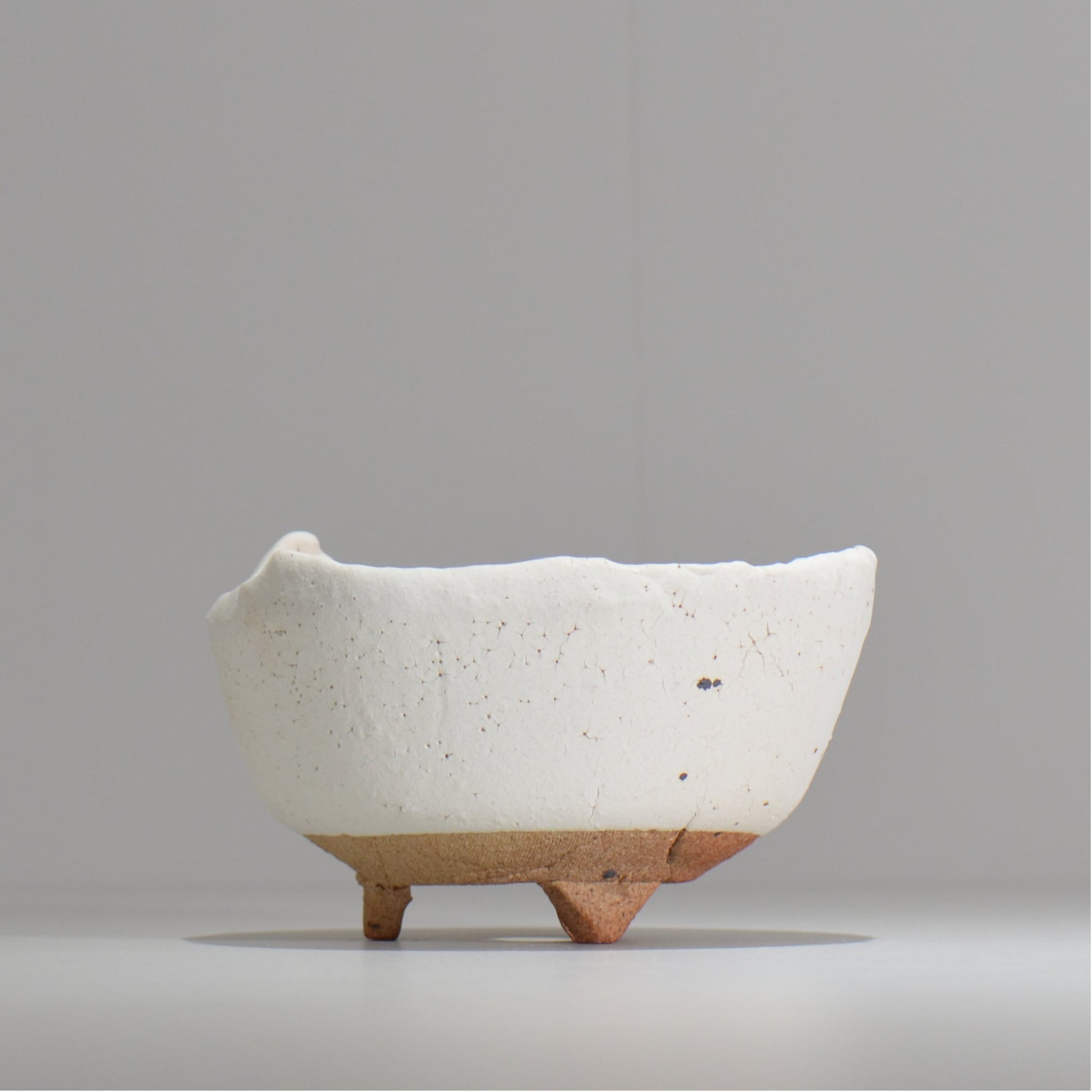 川合牧人 / UROKO POT WHITE/ km_urkw01_m / 約φ13.5cm / 植木鉢