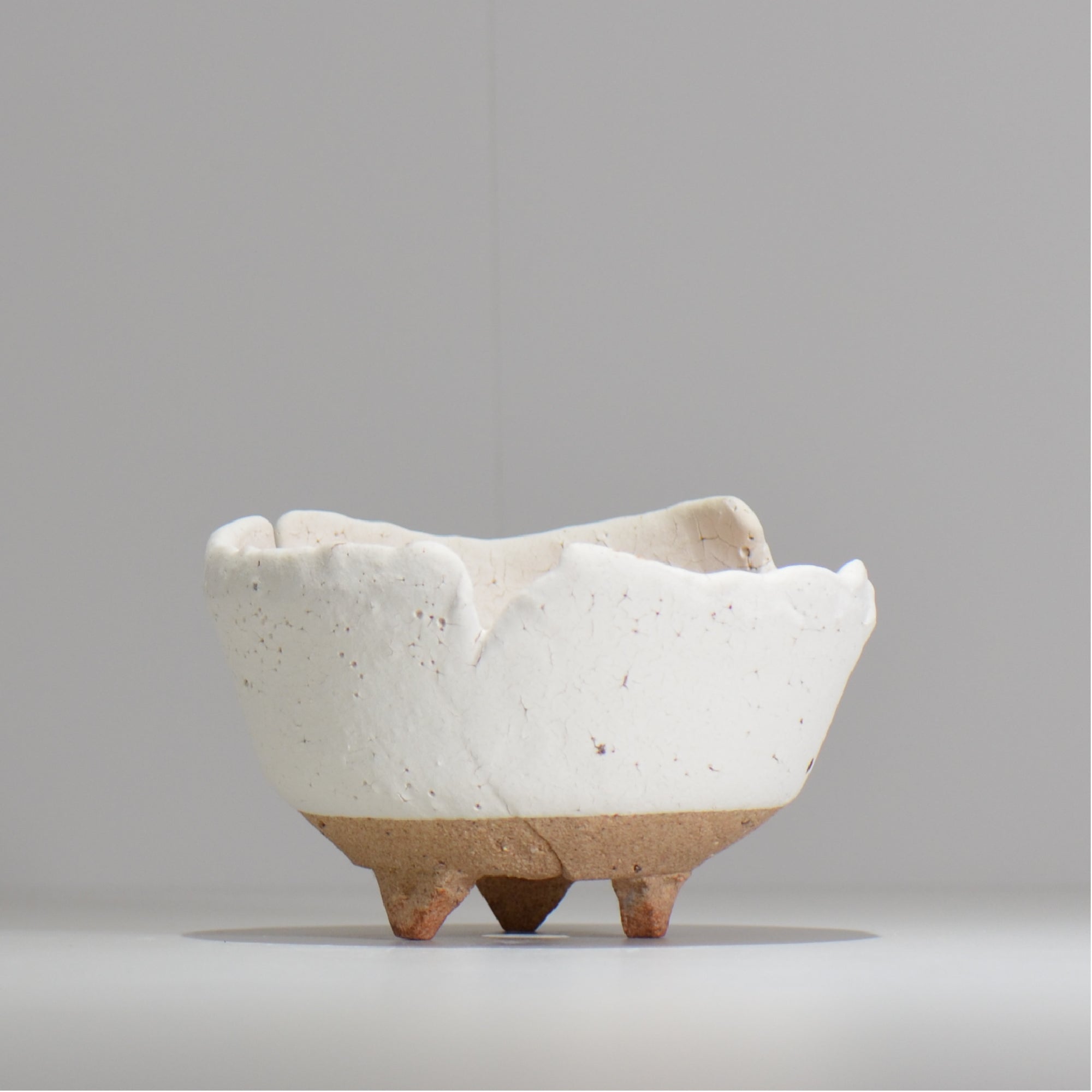 川合牧人 / UROKO POT WHITE/ km_urkw02_m / 約φ14cm / 植木鉢