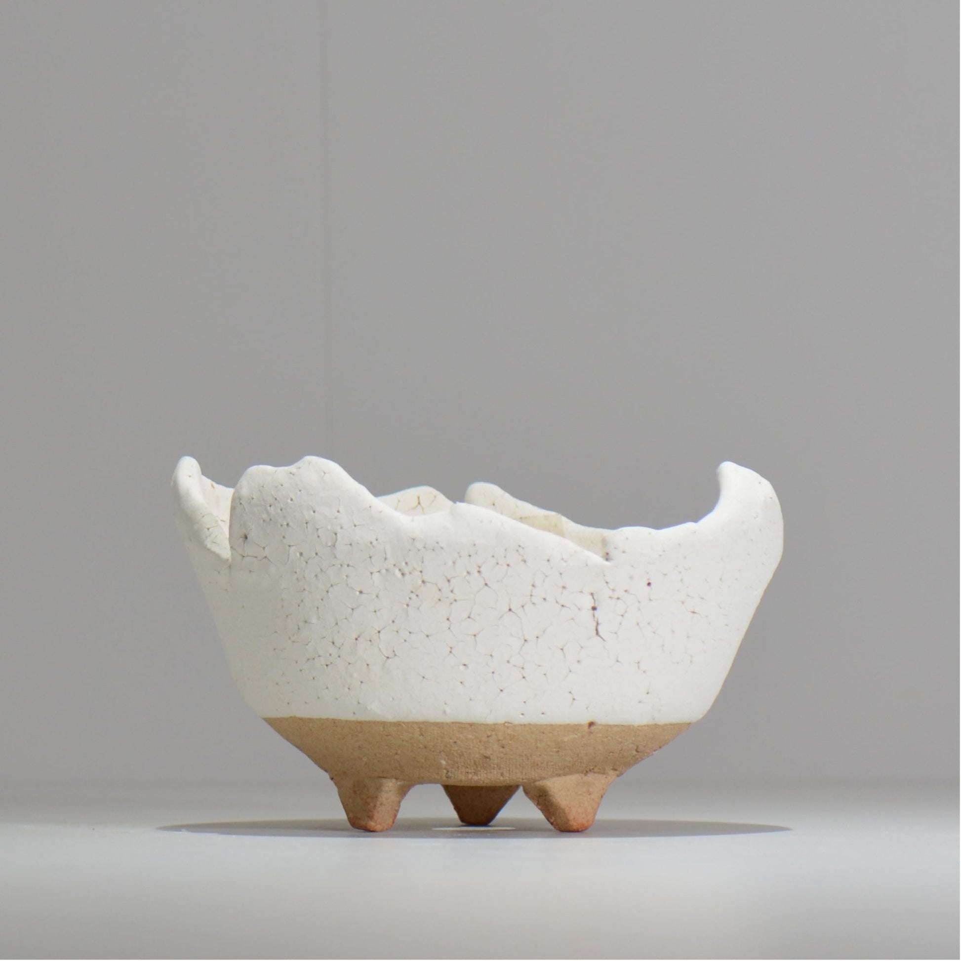 川合牧人 / UROKO POT WHITE/ km_urkw04_m / 約φ14cm / 植木鉢