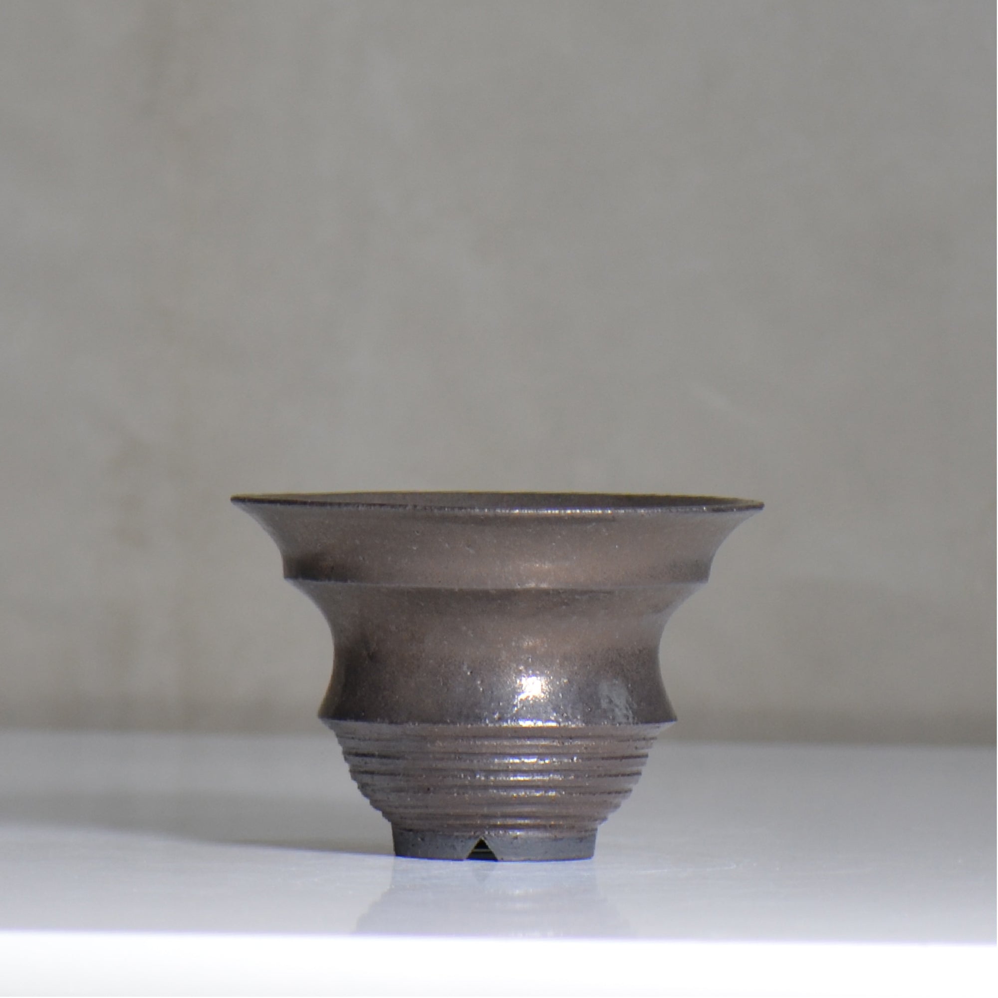 YATAGARASU / KOTETSU - 03 / M / 約 φ14cm / 植木鉢 – ハチラボ