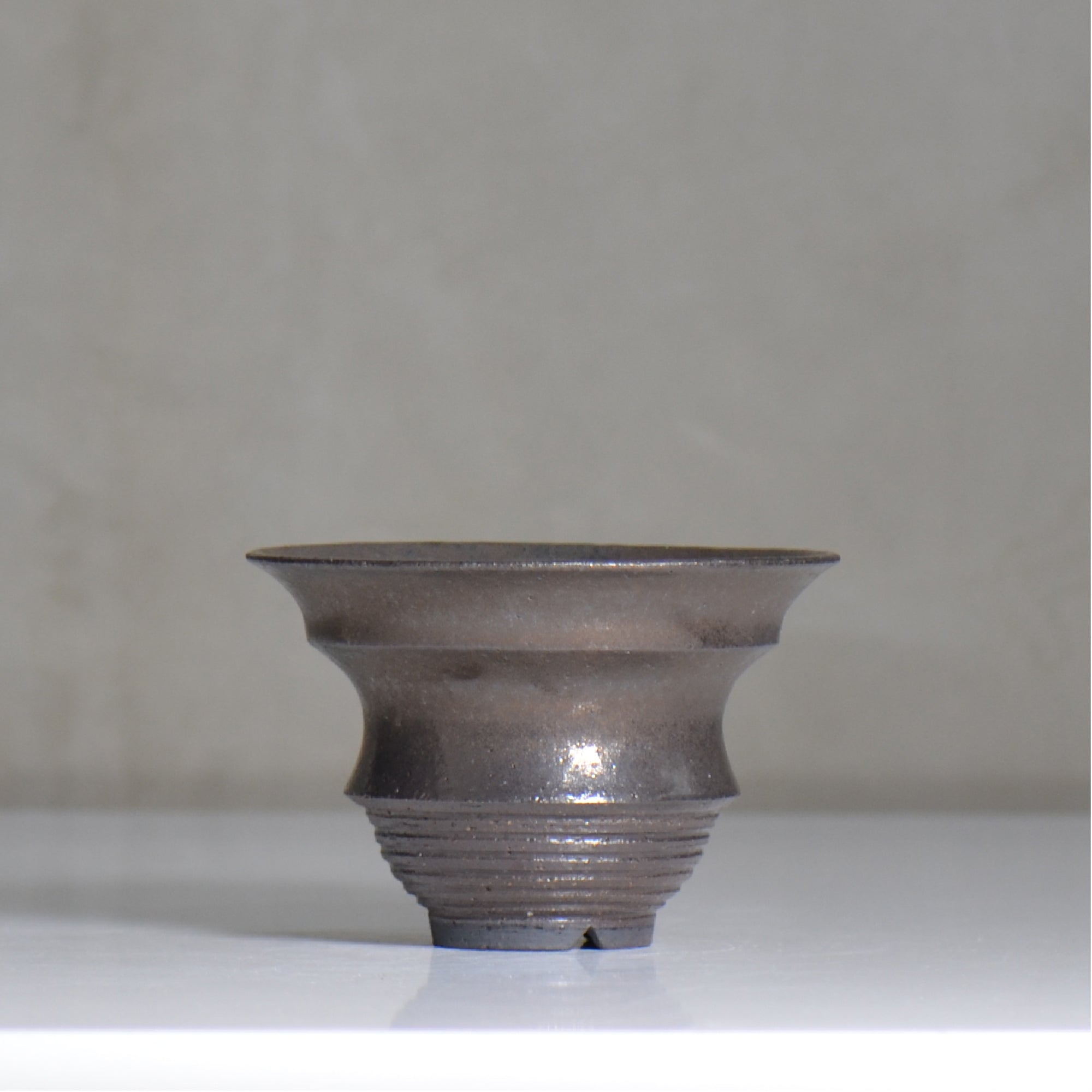 YATAGARASU / KOTETSU - 03 / M / 約 φ14cm / 植木鉢 – ハチラボ