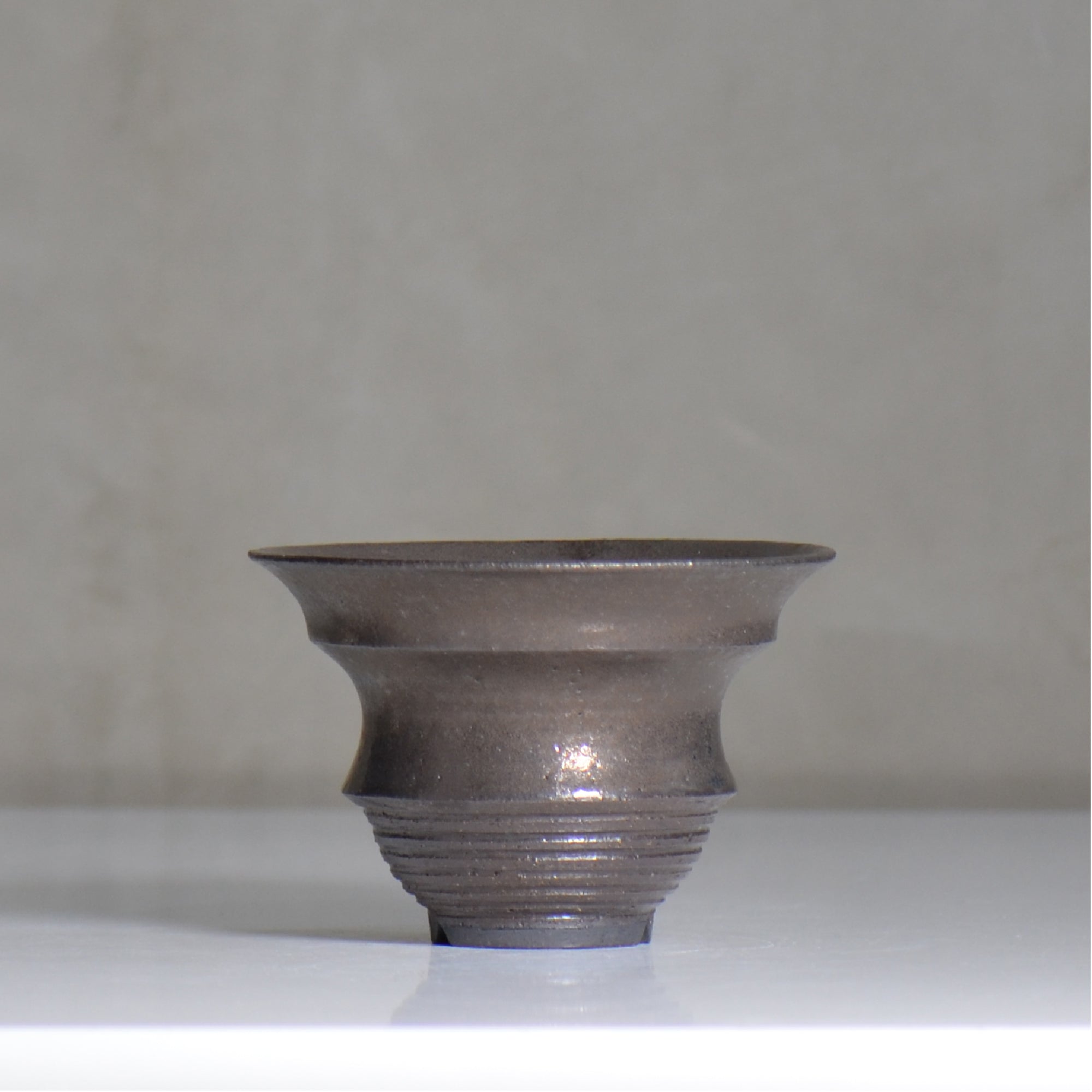 YATAGARASU / KOTETSU - 03 / M / 約 φ14cm / 植木鉢 – ハチラボ