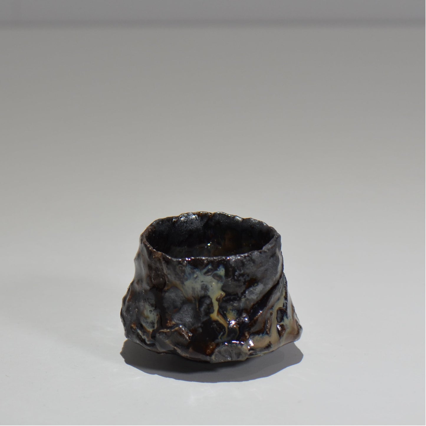 木村 貴史 / 黒泥彩白釉ぐい呑 /kt_07