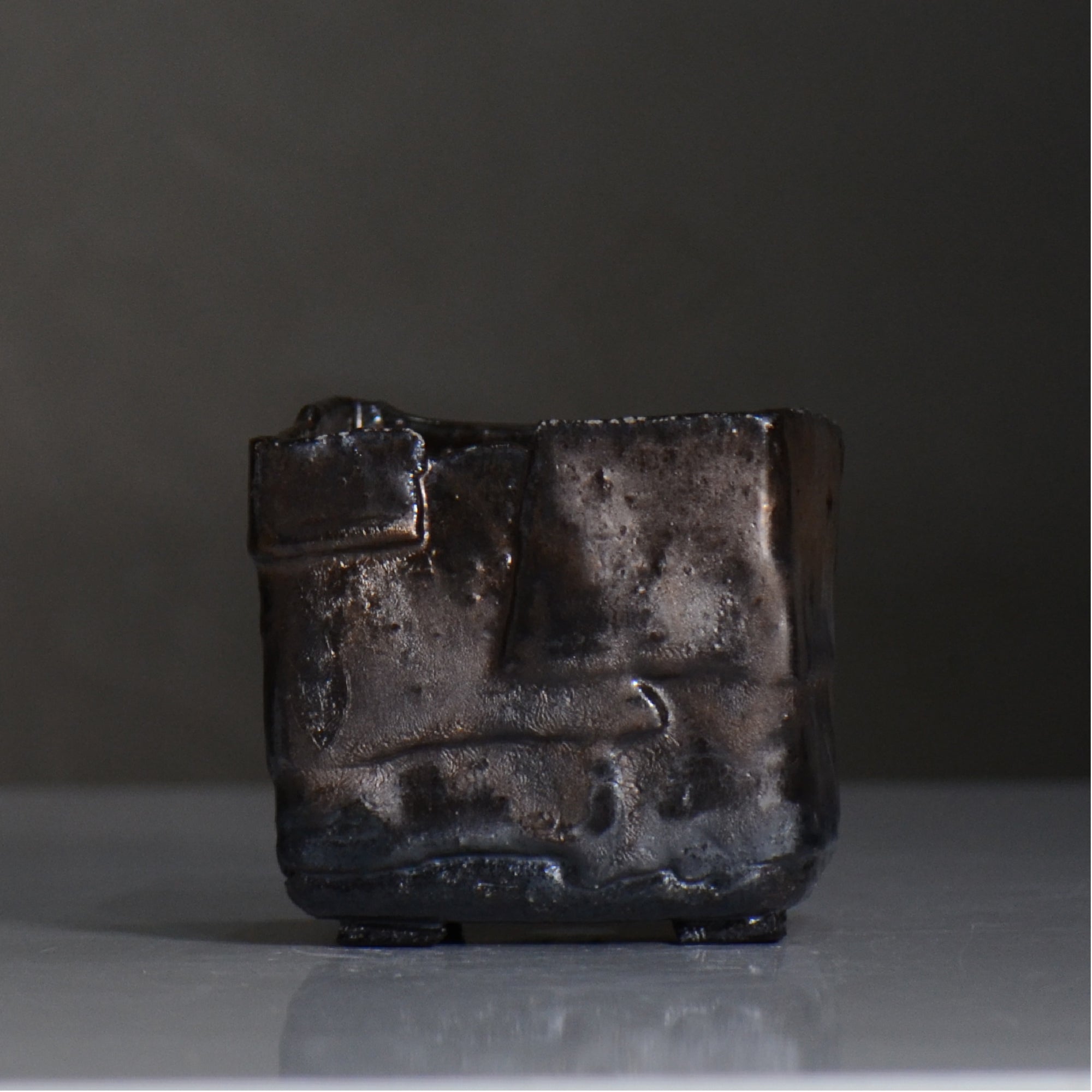 川合 牧人 / cubeブロンズ / mk2_cb09_s / 約φ9.5cm / 植木鉢 – ハチラボ