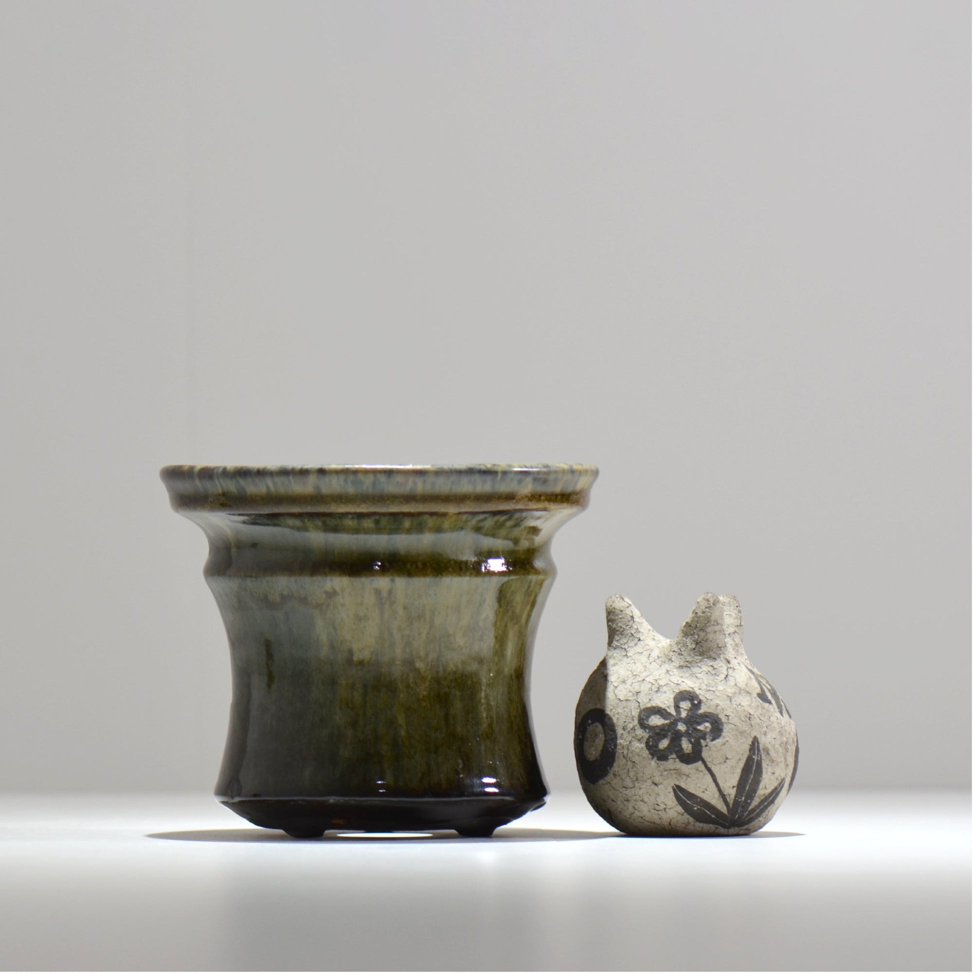 ヒノモトナツミ / 鈍-にび- /hn02_nb20_m/ 約φ15cm / 植木鉢