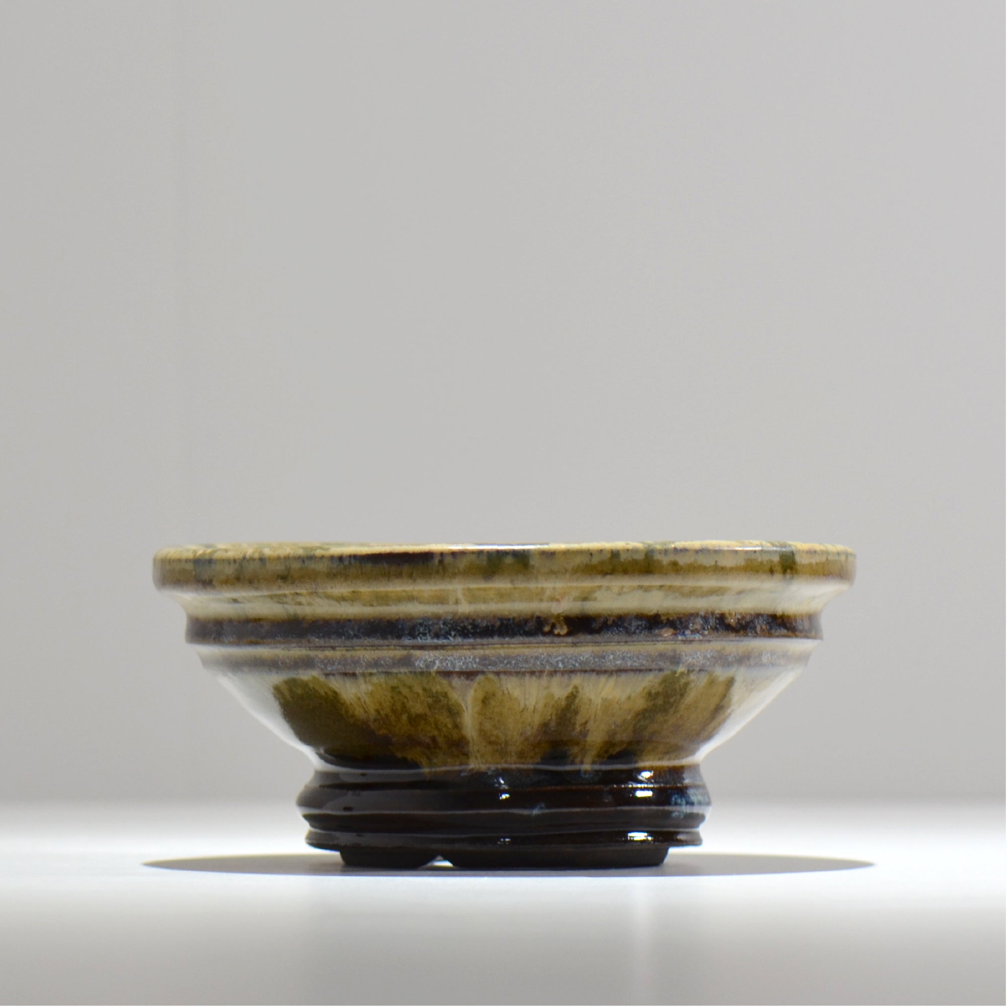 ヒノモトナツミ / 鈍-にび- /hn02_nb24_l/ 約φ17.5cm / 植木鉢