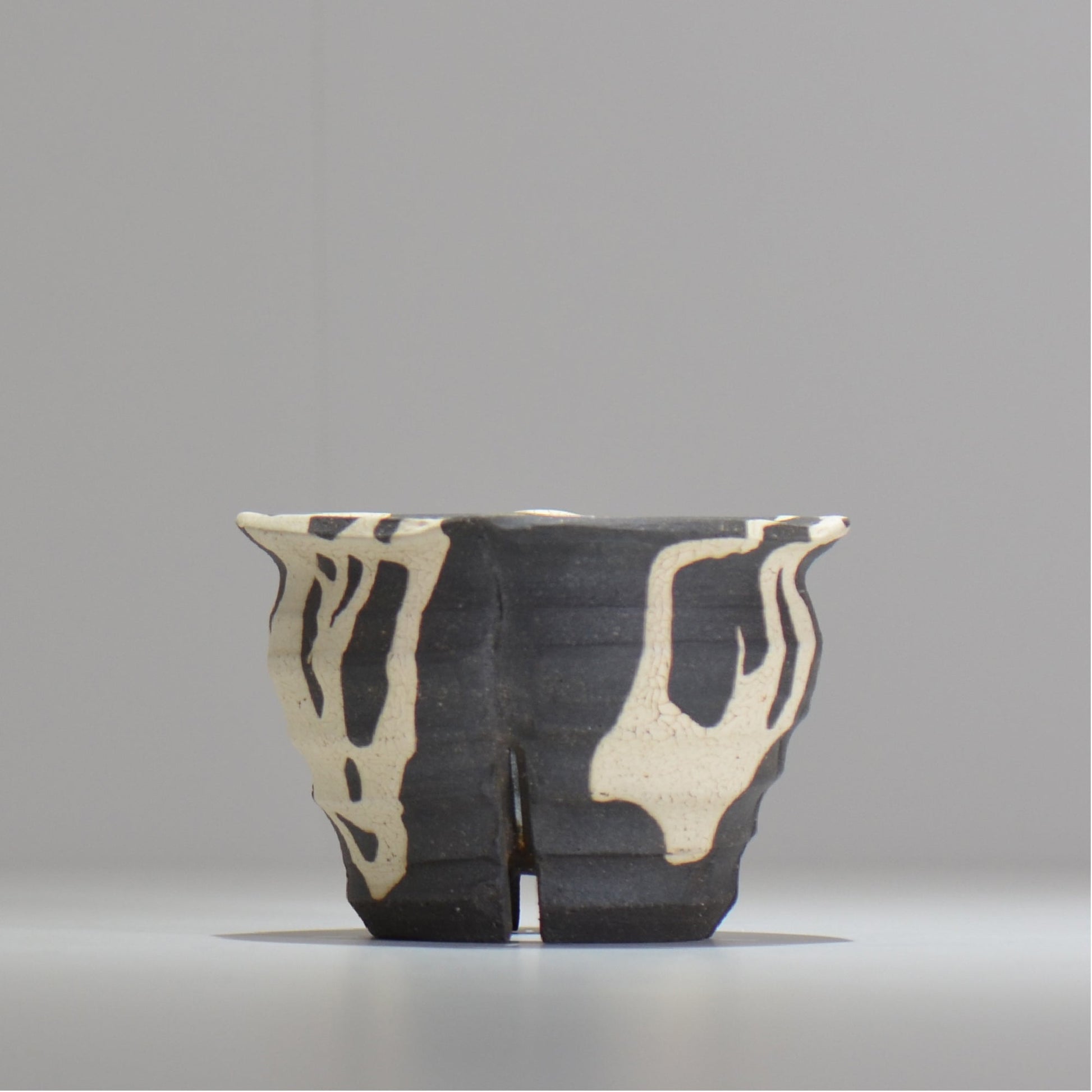 沼野 秀章 / 黒二白 / S / nh2_bwh04_s / 約φ11.8cm / 植木鉢