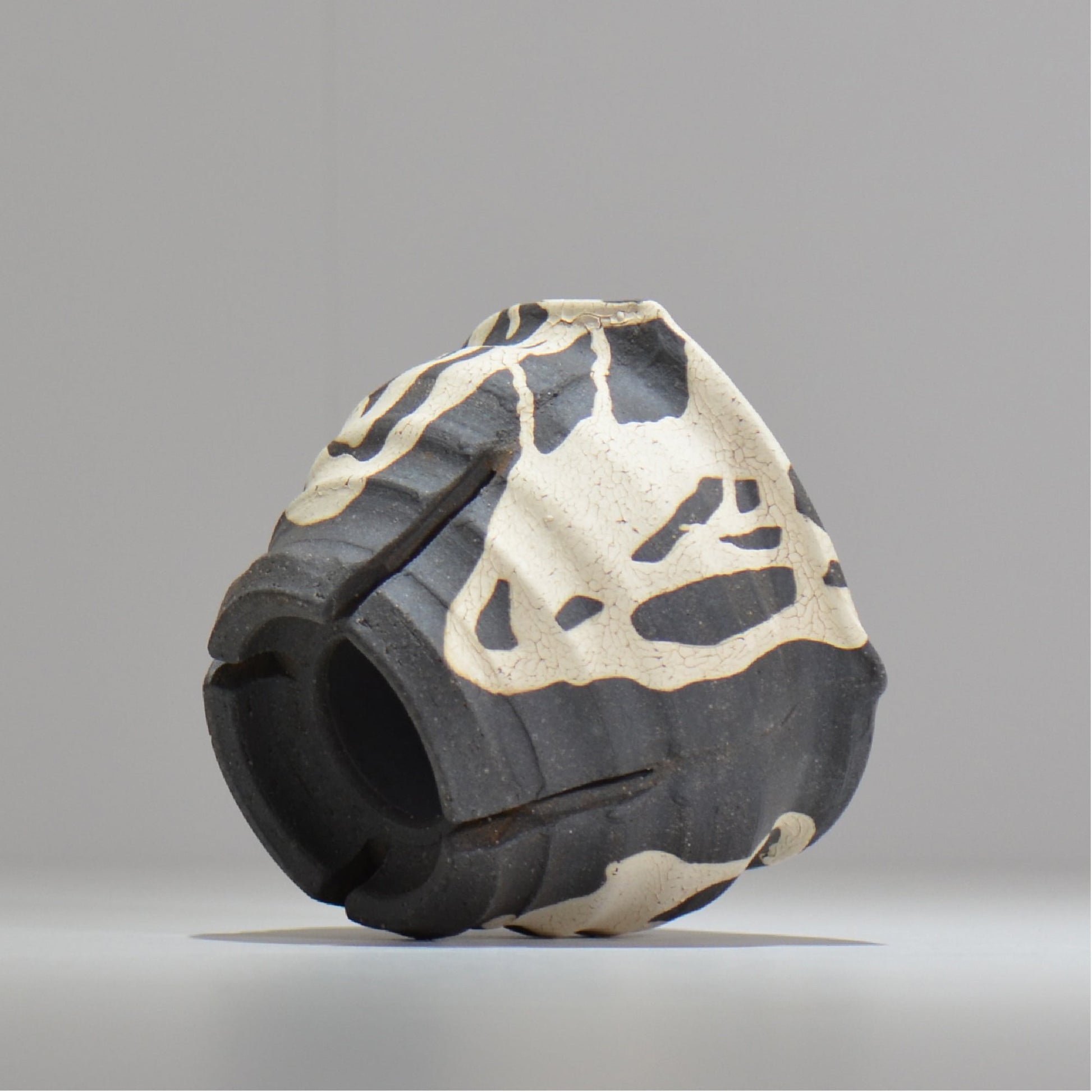 沼野 秀章 / 黒二白 / S / nh2_bwh04_s / 約φ11.8cm / 植木鉢