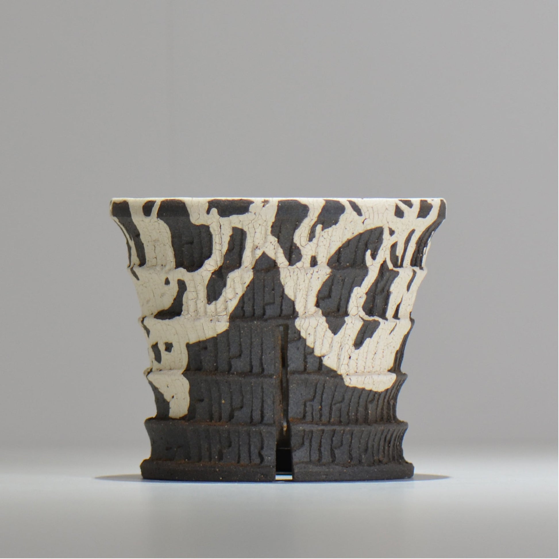 沼野 秀章 / 黒二白 / M / nh2_bwh18_m/ 約φ13.5cm / 植木鉢