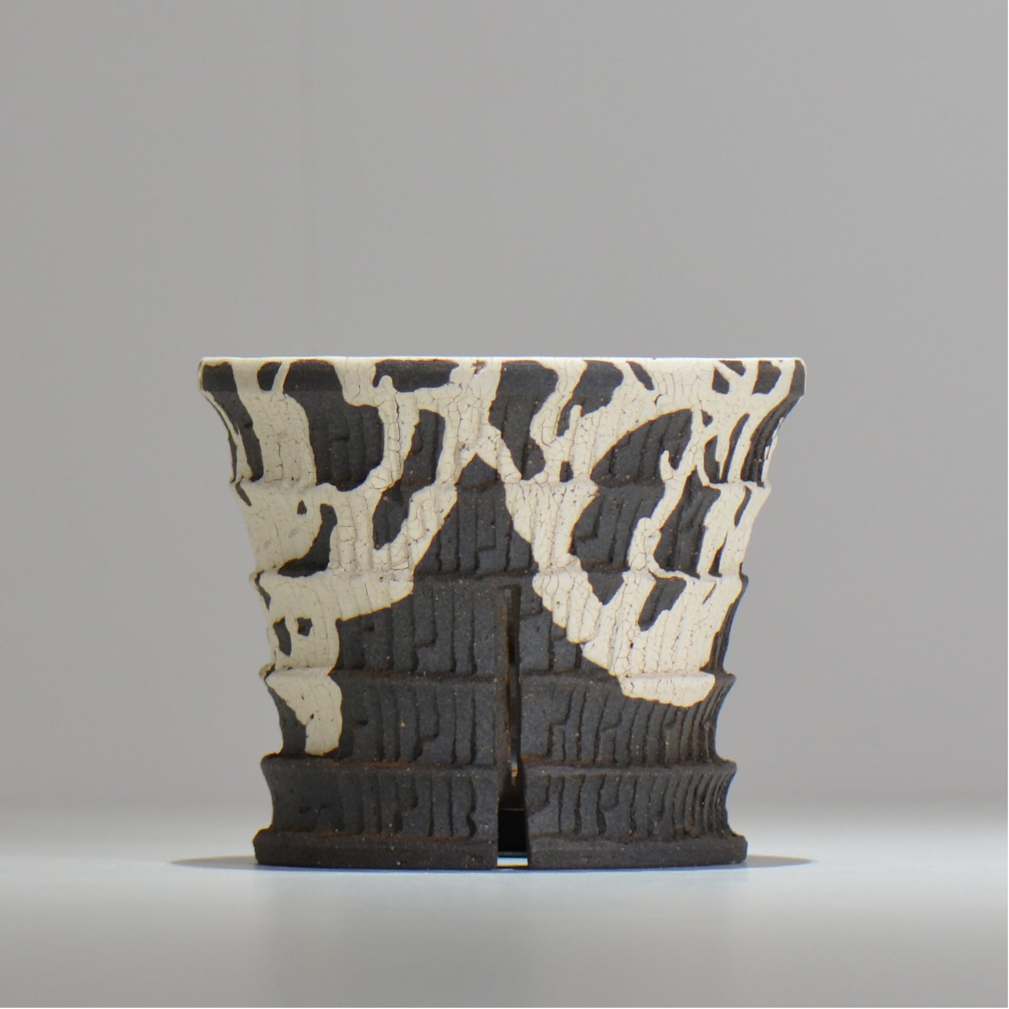 沼野 秀章 / 黒二白 / M / nh2_bwh18_m/ 約φ13.5cm / 植木鉢