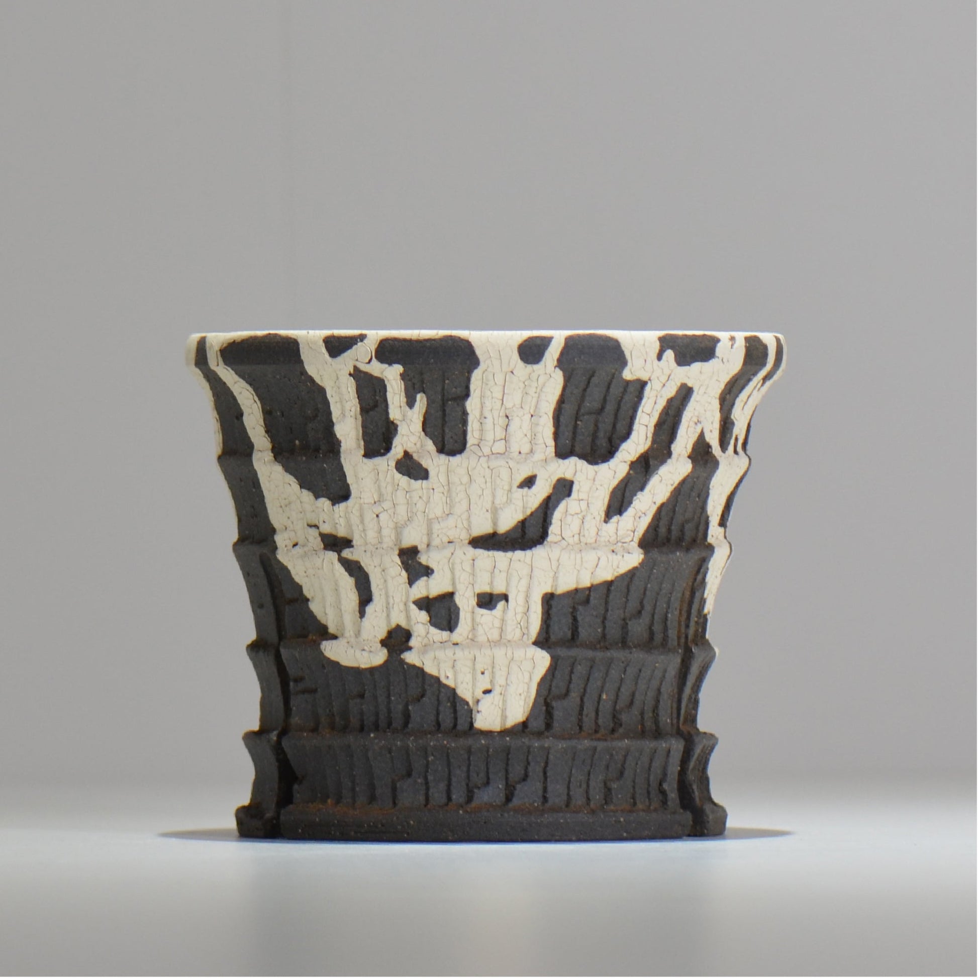 沼野 秀章 / 黒二白 / M / nh2_bwh18_m/ 約φ13.5cm / 植木鉢