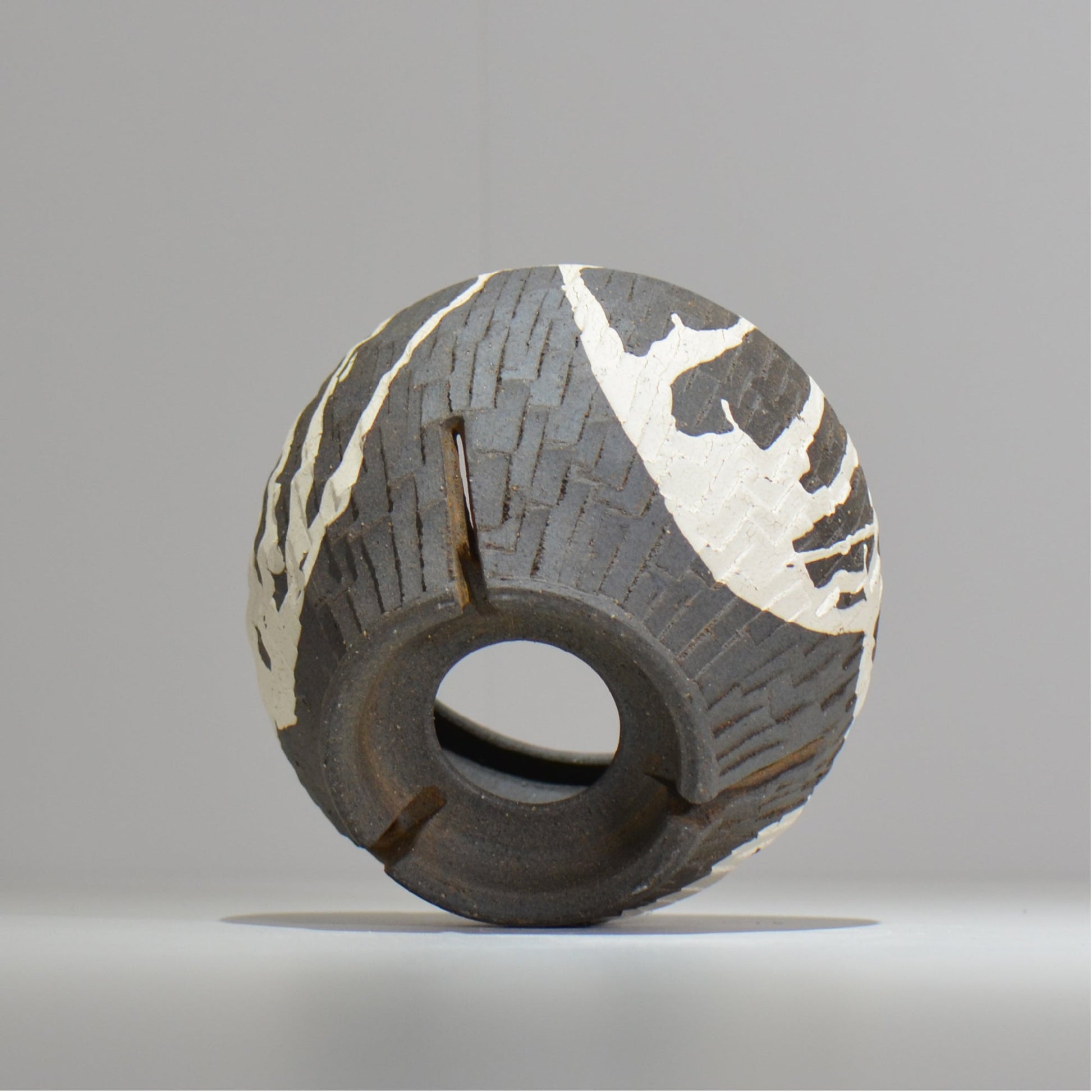 沼野 秀章 / 黒二白 / M / nh2_bwh19_m/ 約φ14cm / 植木鉢