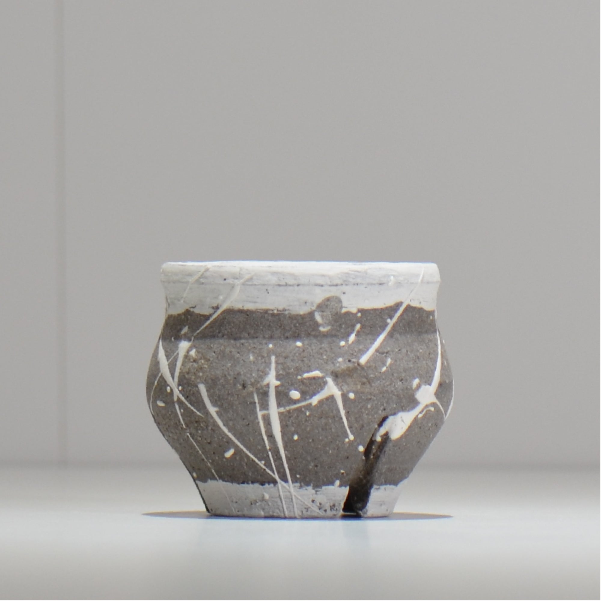 沼野 秀章 / 黒二白 /  nh3_bwh01_m / 約φ6.8cm / 植木鉢