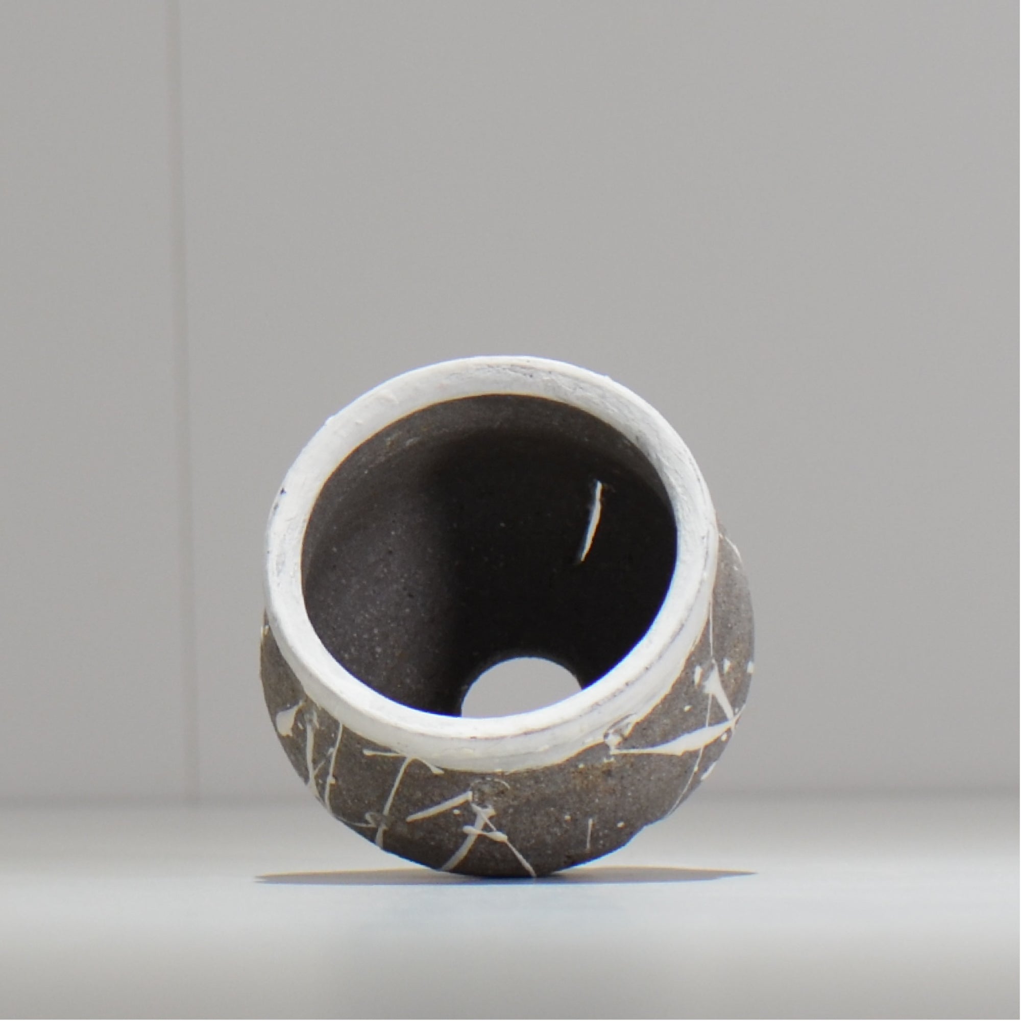 沼野 秀章 / 黒二白 /  nh3_bwh01_m / 約φ6.8cm / 植木鉢
