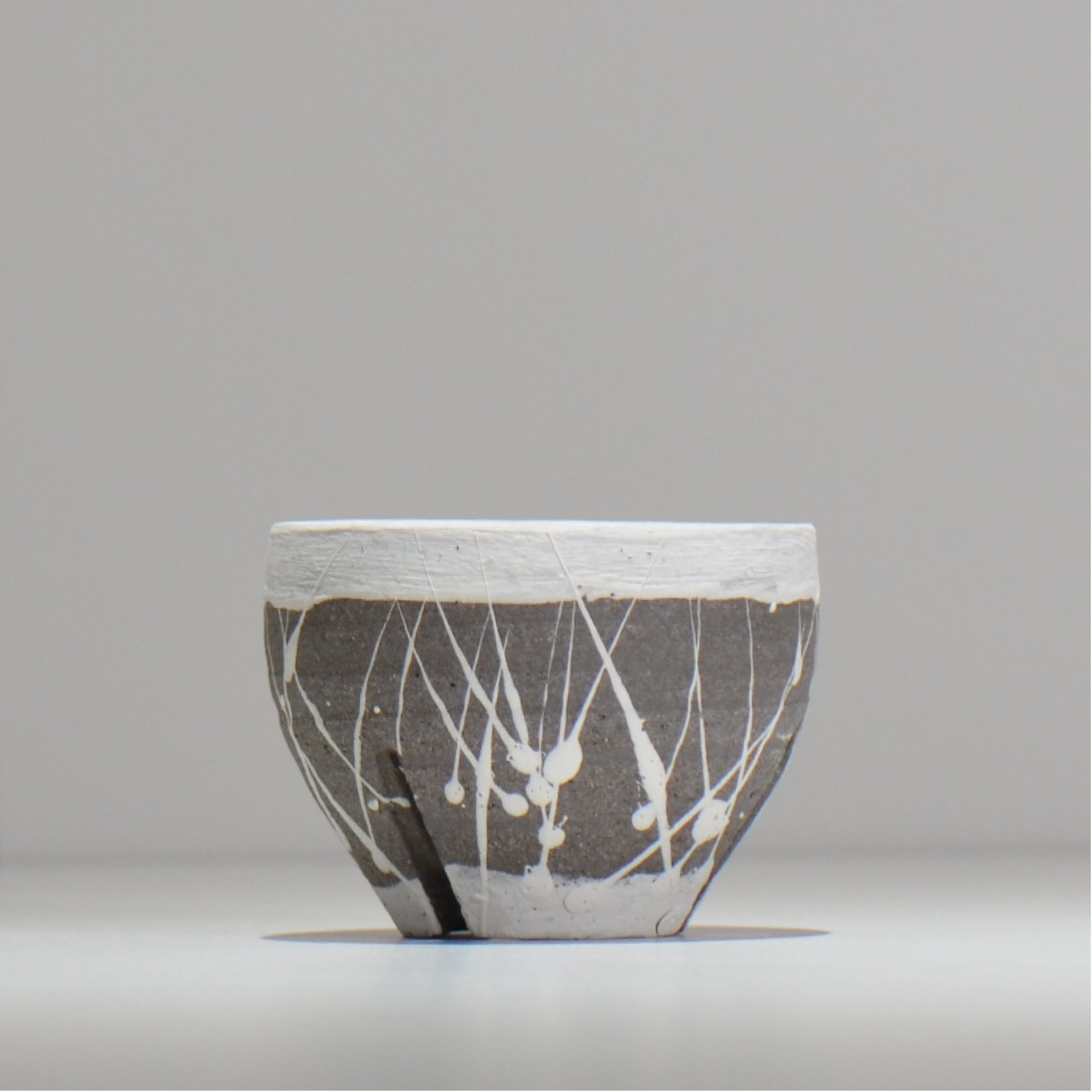 沼野 秀章 / 黒二白 / nh3_bwh03_m / 約φ8.3cm / 植木鉢 – ハチラボ