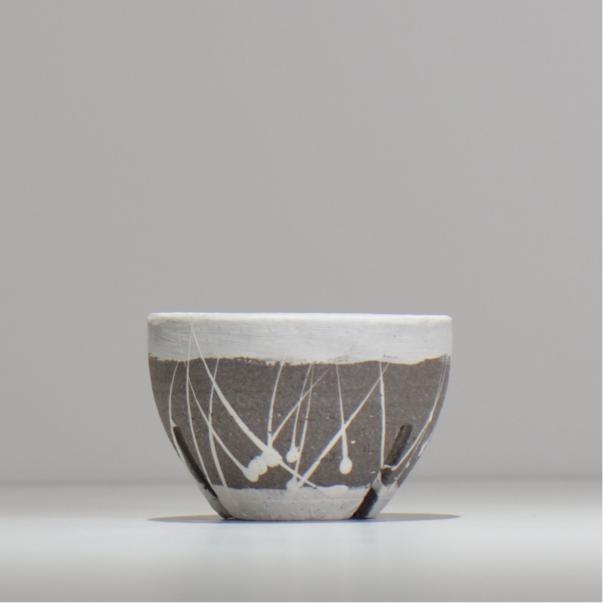 沼野 秀章 / 黒二白 / nh3_bwh04_xs / 約φ8.7cm / 植木鉢 – ハチラボ