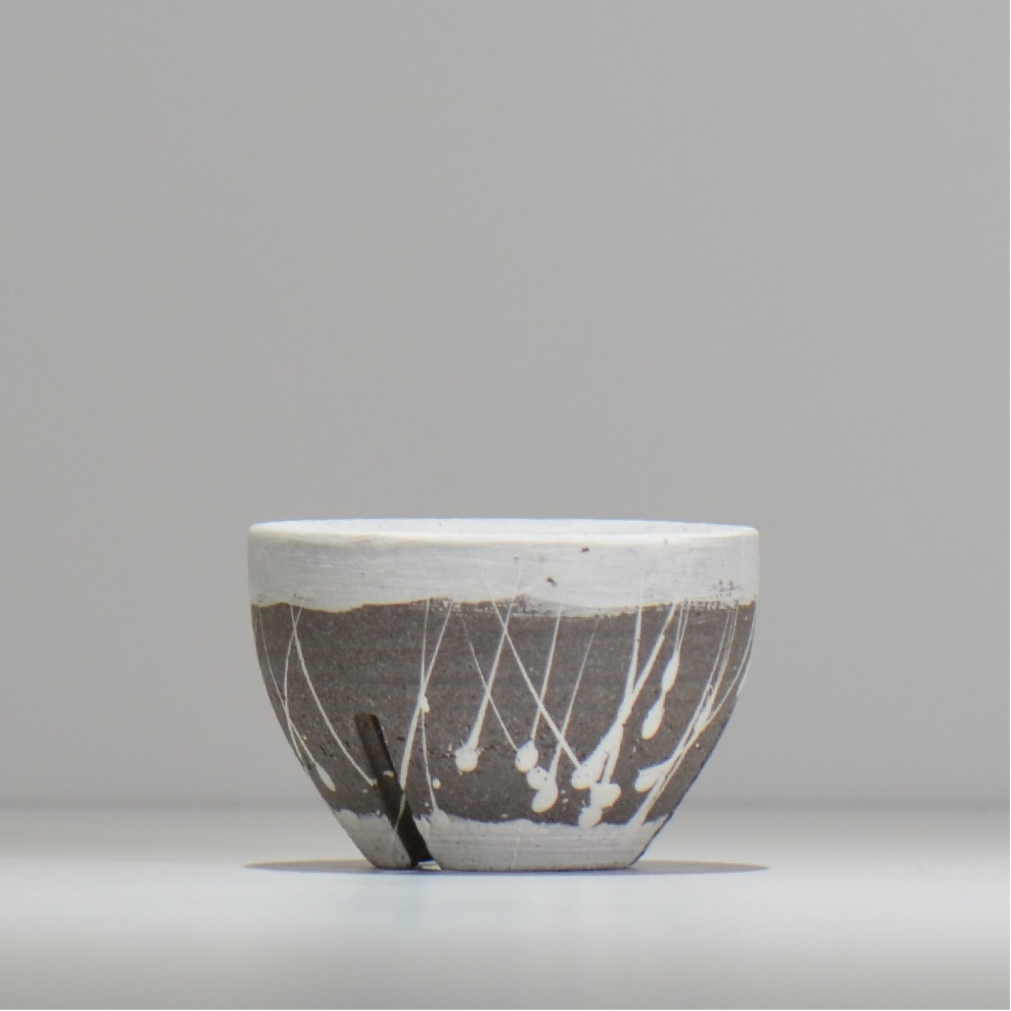 沼野 秀章 / 黒二白  / nh3_bwh04_xs / 約φ8.7cm / 植木鉢