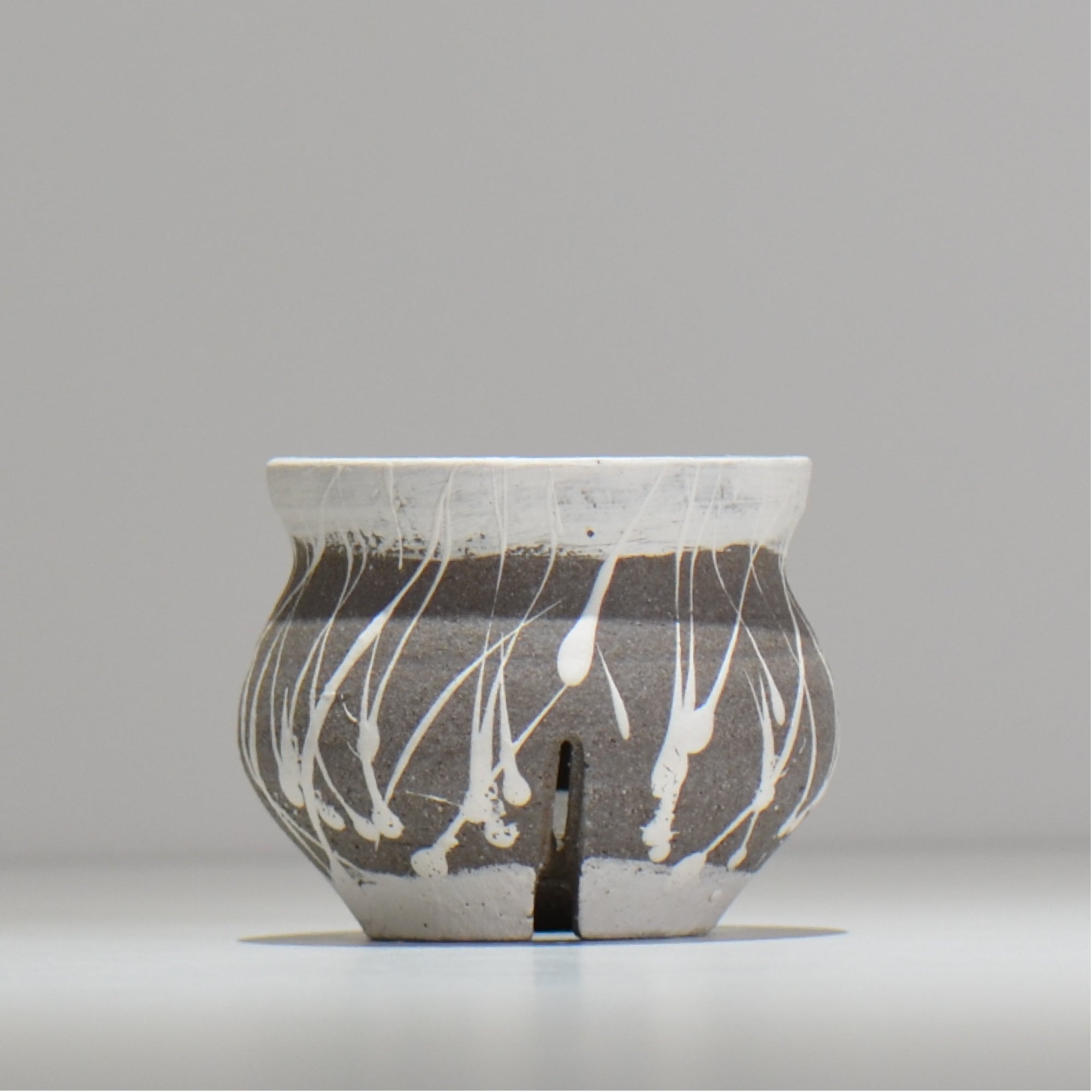 沼野 秀章 / 黒二白 / nh3_bwh05_xs / 約φ8cm / 植木鉢