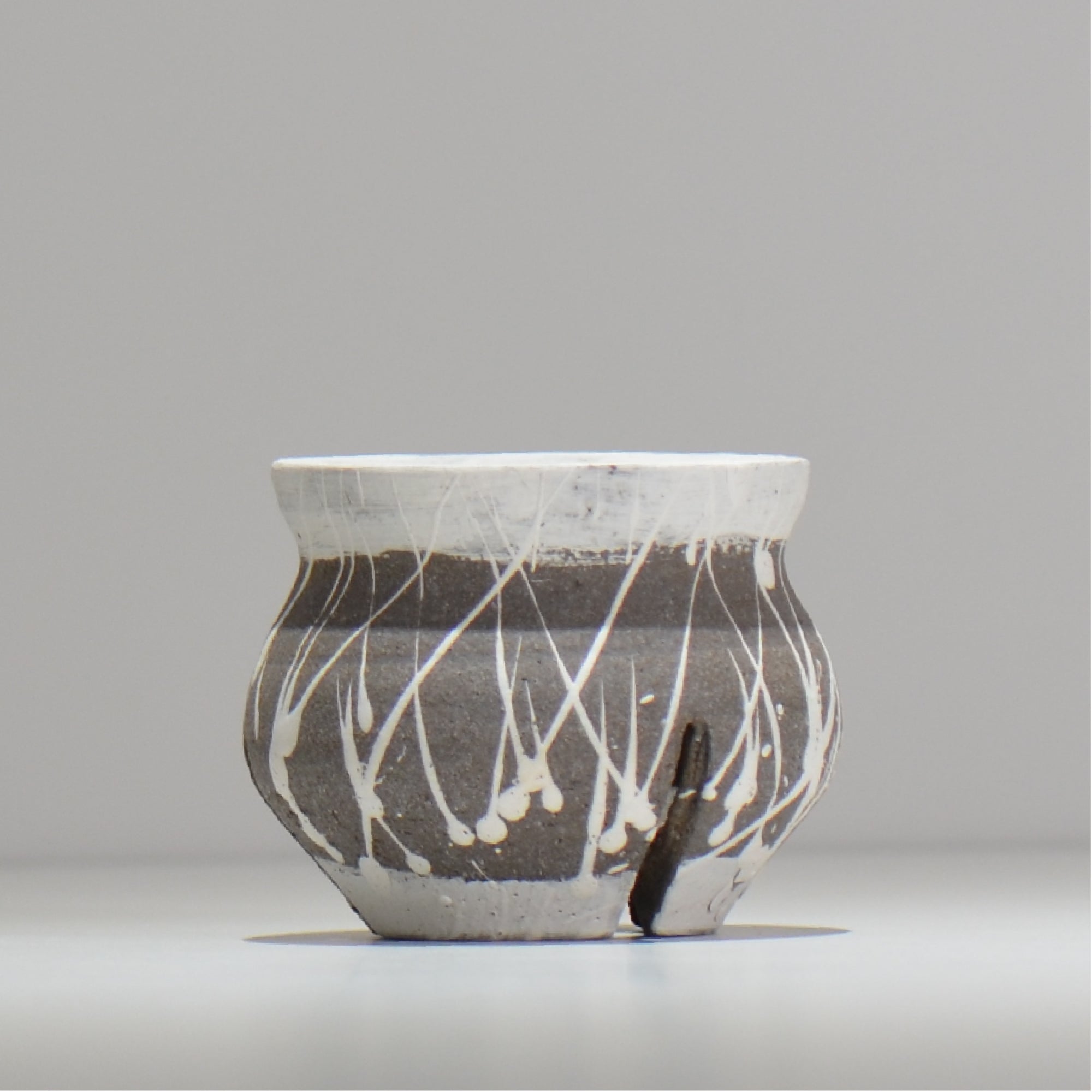 沼野 秀章 / 黒二白 / nh3_bwh05_xs / 約φ8cm / 植木鉢