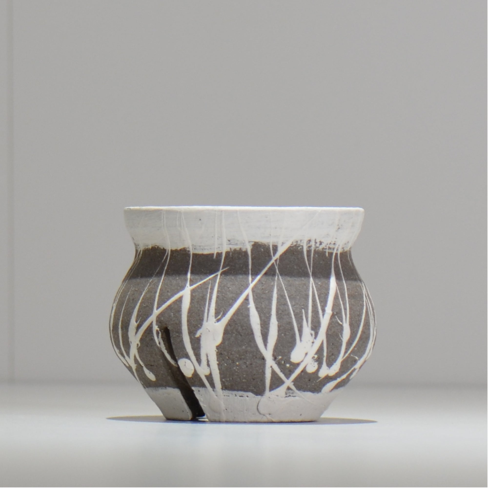 沼野 秀章 / 黒二白 / nh3_bwh05_xs / 約φ8cm / 植木鉢