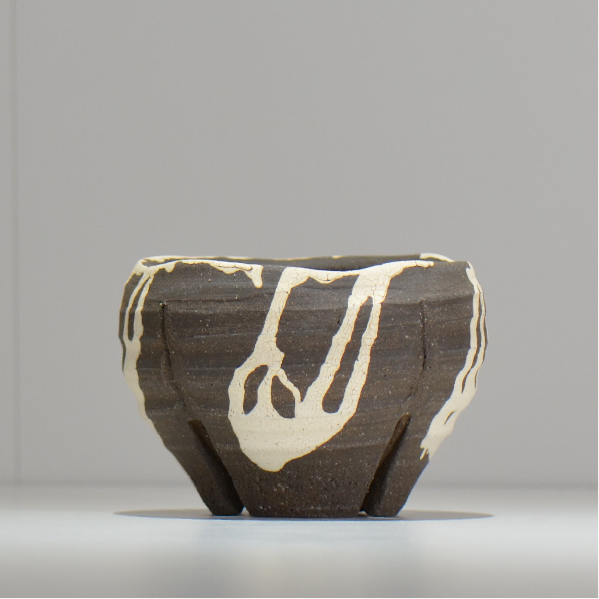 沼野 秀章 / 黒二白 /  nh3_bwh10_s / 約φ11.5cm / 植木鉢