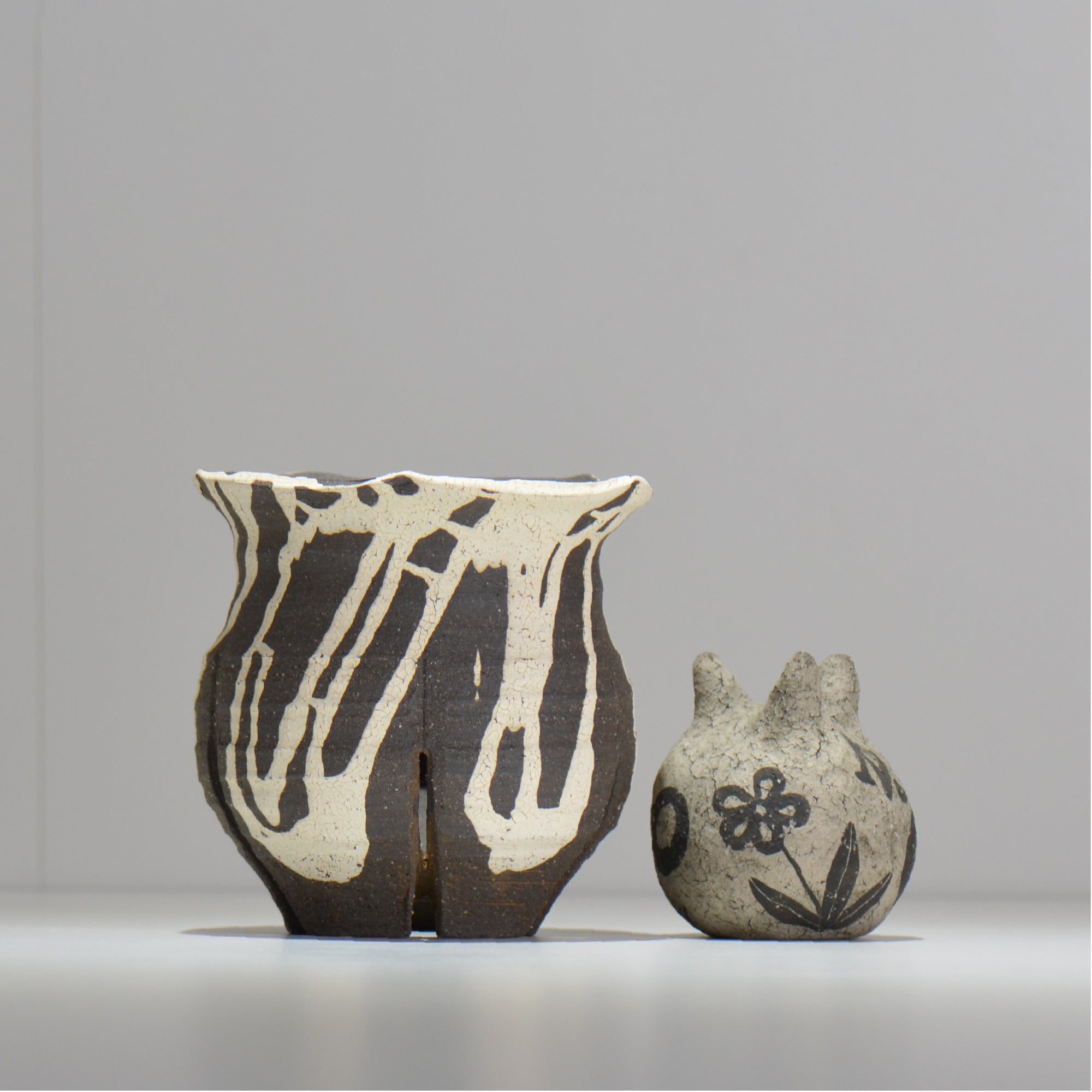 沼野 秀章 / 黒二白 /  nh3_bwh13_m / 約φ13cm / 植木鉢