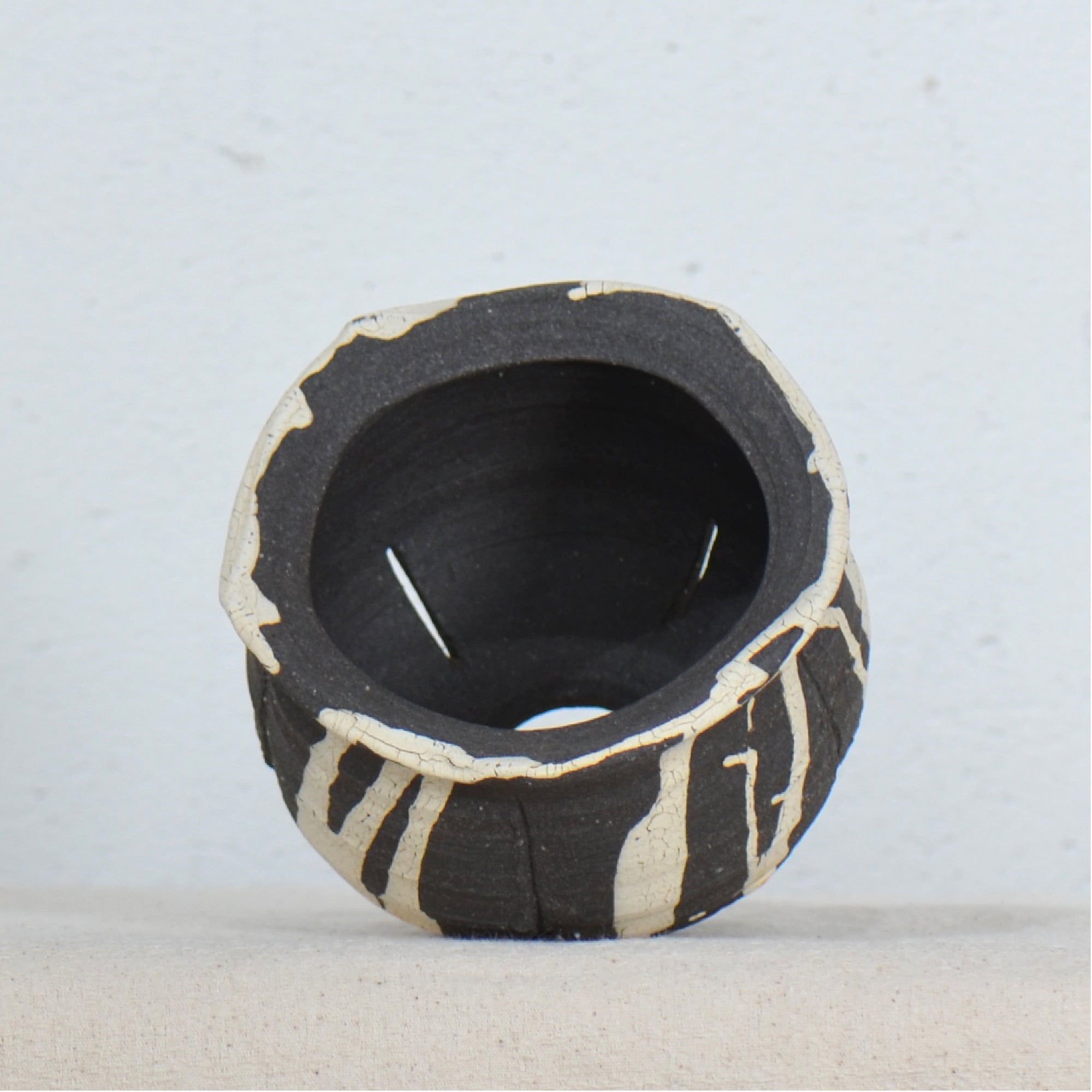 沼野 秀章 / 黒二白 / nh5_bw09_s / 約φ10.5cm / 植木鉢 – ハチラボ