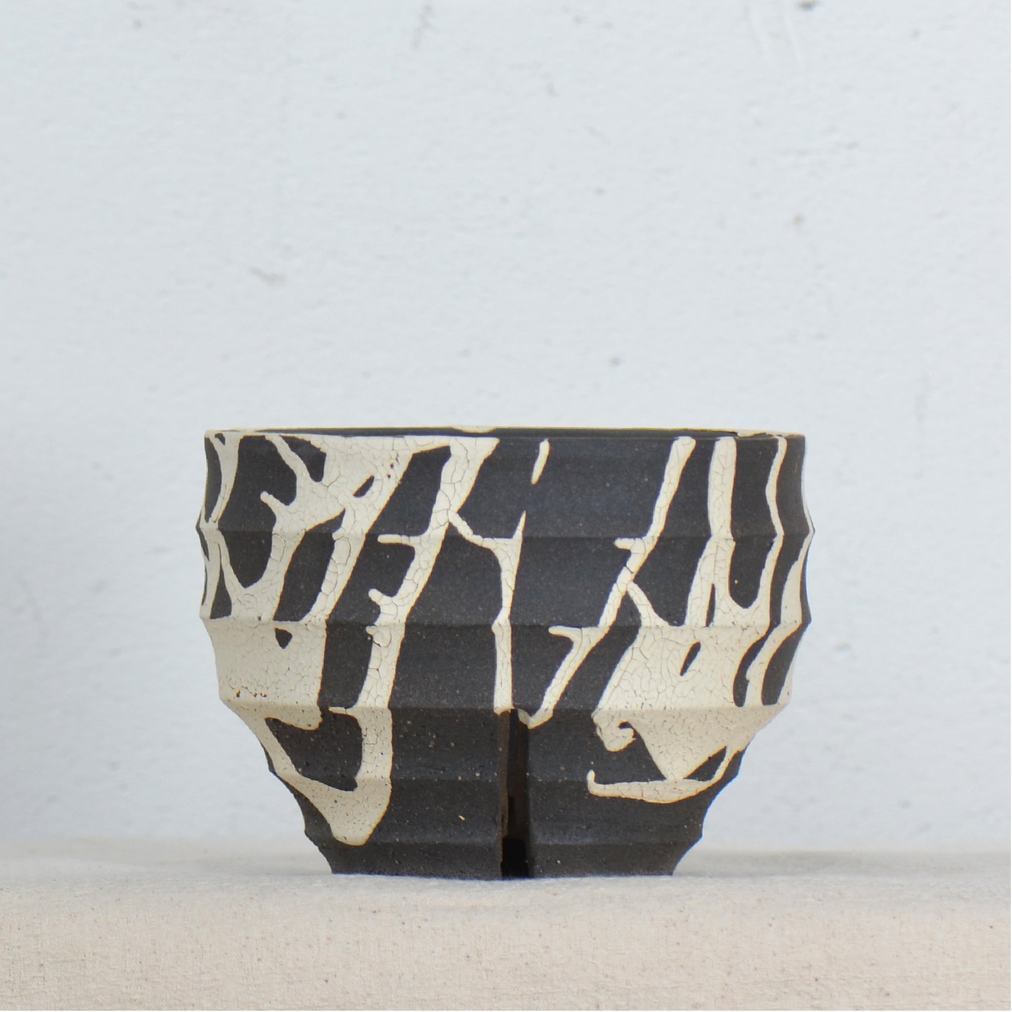 沼野 秀章 / 黒二白 / nh5_bw12_m / 約φ12.7cm / 植木鉢
