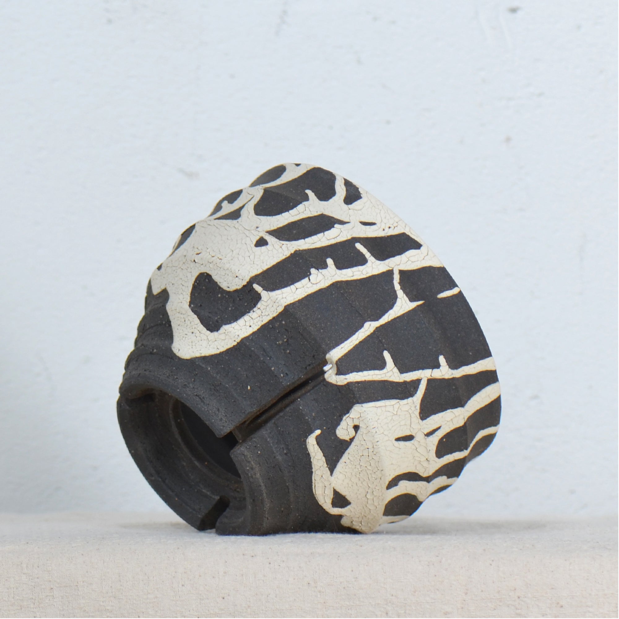 沼野 秀章 / 黒二白 / nh5_bw12_m / 約φ12.7cm / 植木鉢