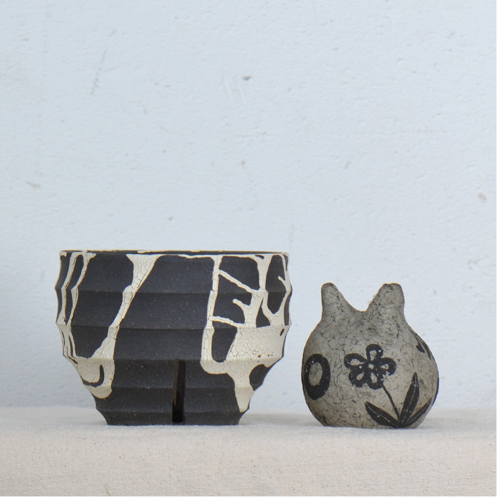 沼野 秀章 / 黒二白 / nh5_bw12_m / 約φ12.7cm / 植木鉢