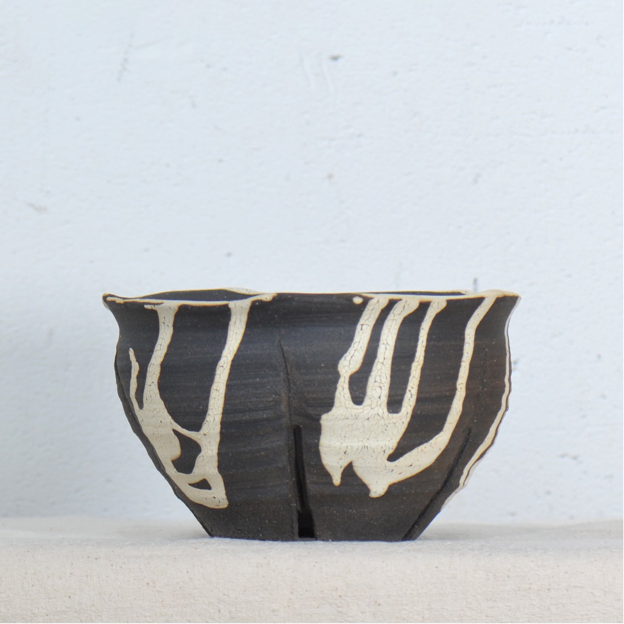 沼野 秀章 / 黒二白 / nh5_bw15_l / 約φ15.7cm / 植木鉢 – ハチラボ