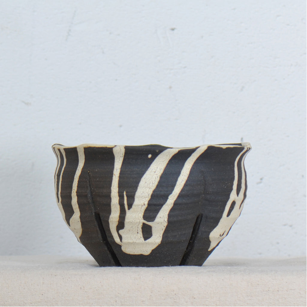 沼野 秀章 / 黒二白 / nh5_bw15_l / 約φ15.7cm / 植木鉢