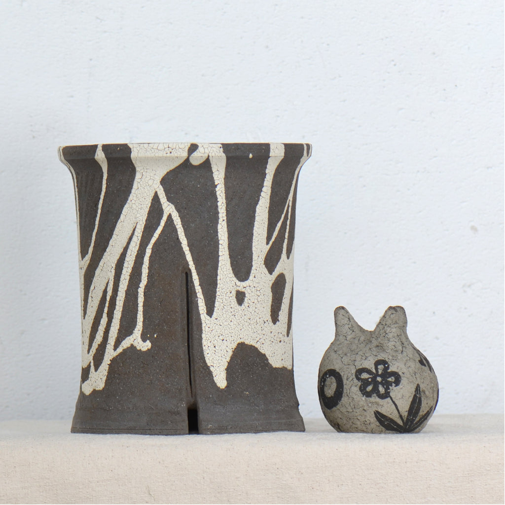 沼野 秀章 / 黒二白 / nh5_bw18_l / 約φ16cm / 植木鉢