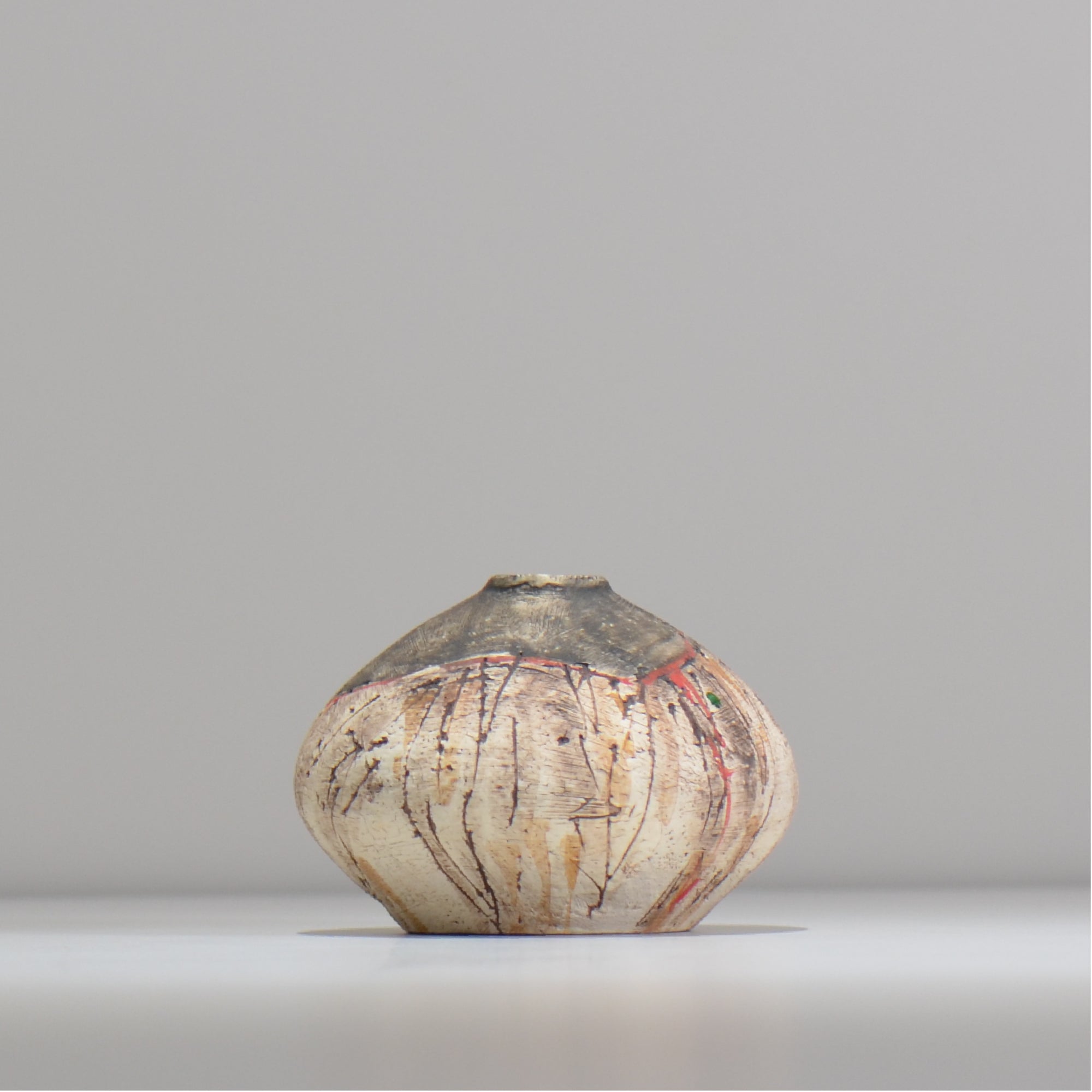 沼野 秀章 / 刻ム音 /  nh5_ichi001_xs
/ 底面 直径約6φcm / 一輪挿し 花瓶