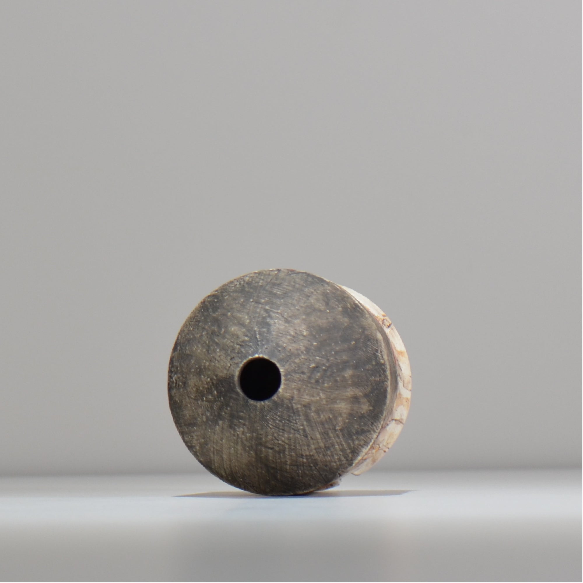 沼野 秀章 / 刻ム音 /  nh5_ichi003_s
/ 底面 直径約9φcm / 一輪挿し 花瓶