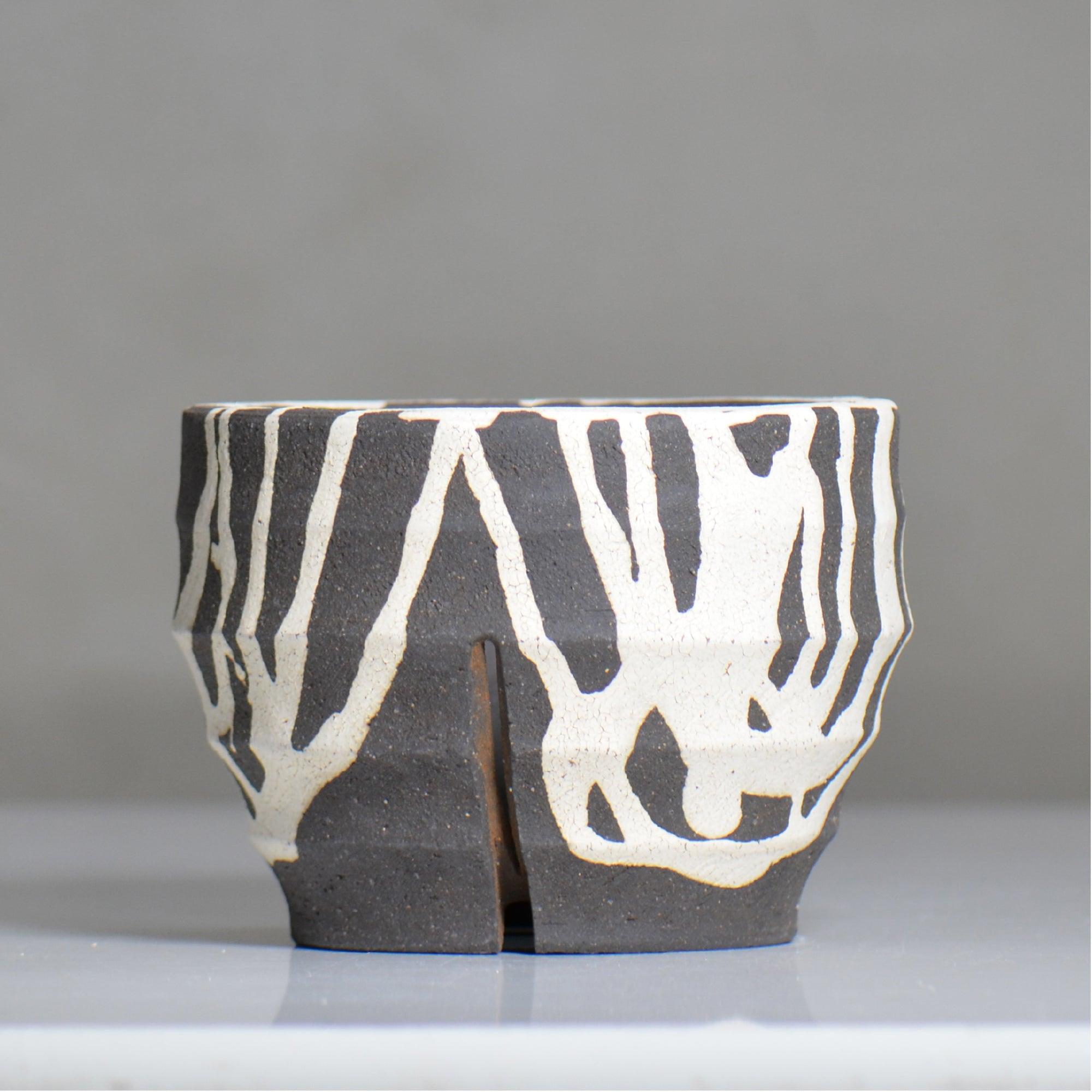 沼野 秀章 / 黒二白 / nh6_bw16_l / 約φ15.5cm / 植木鉢