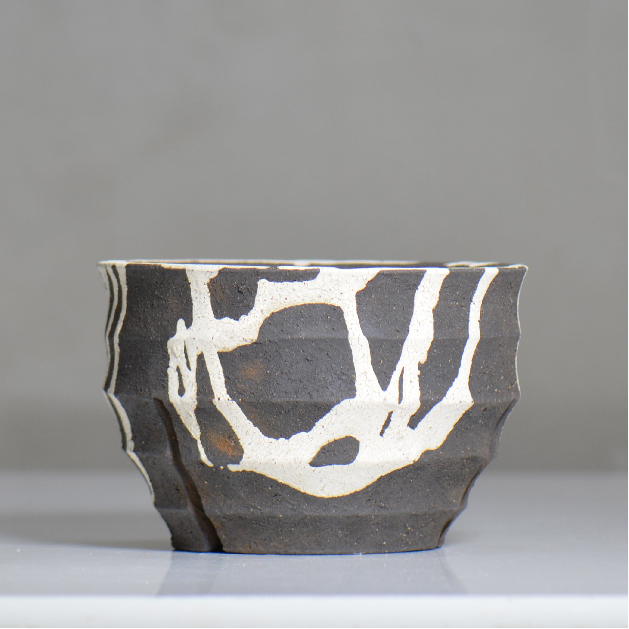 沼野 秀章 / 黒二白 / nh6_bw17_l / 約φ16cm / 植木鉢