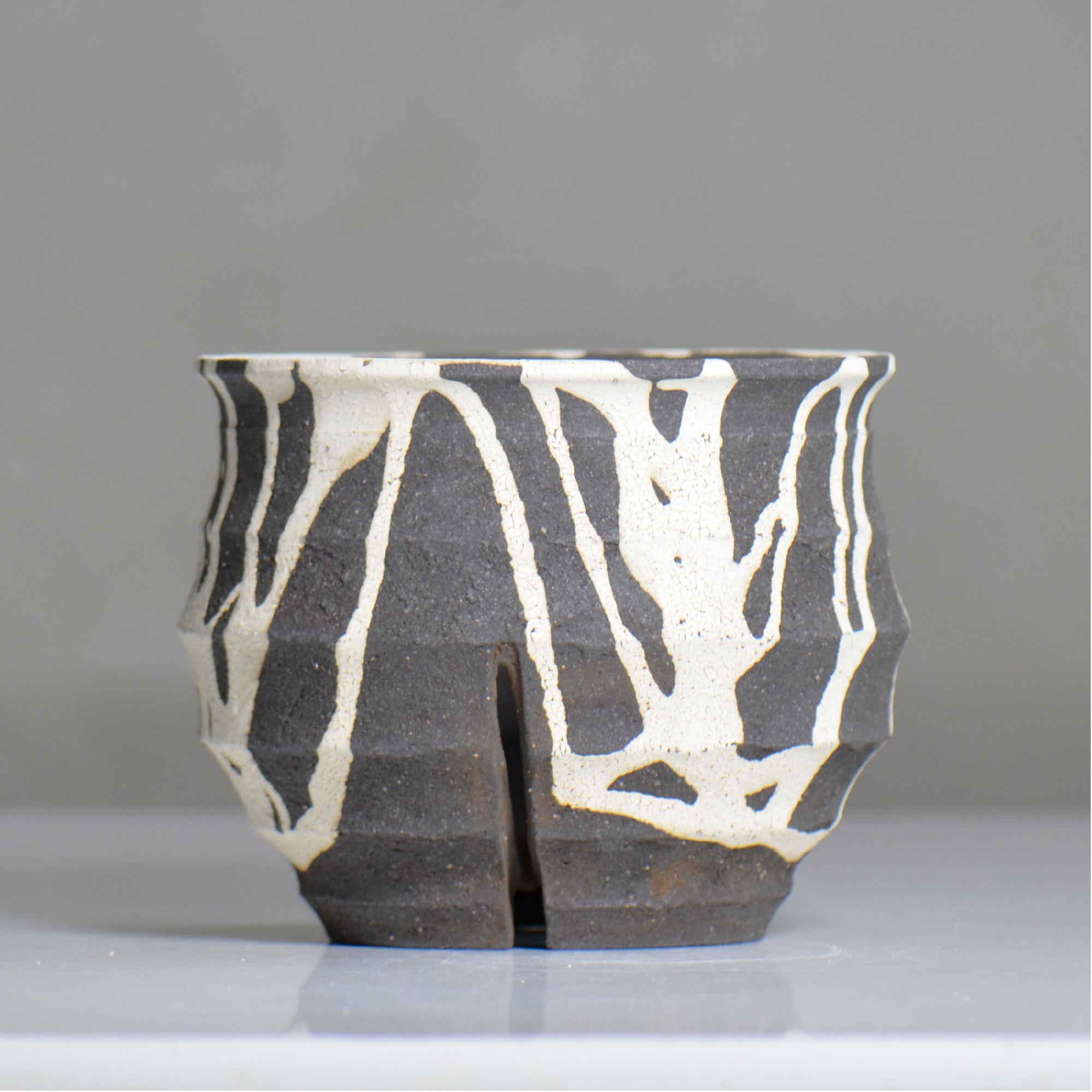 沼野 秀章 / 黒二白 / nh6_bw19_m / 約φ14.7cm / 植木鉢