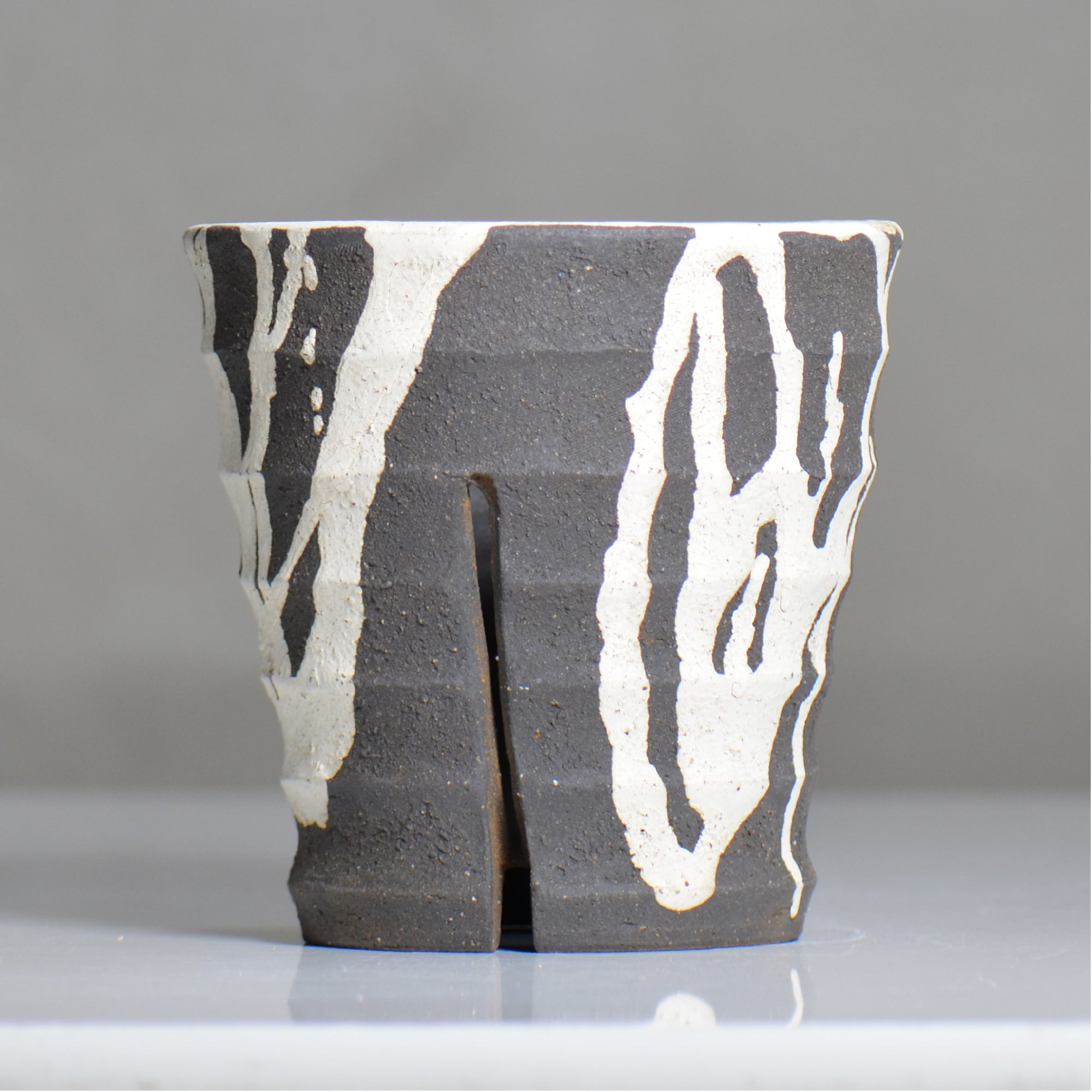 沼野 秀章 / 黒二白 / nh6_bw22_m / 約φ14.5cm / 植木鉢