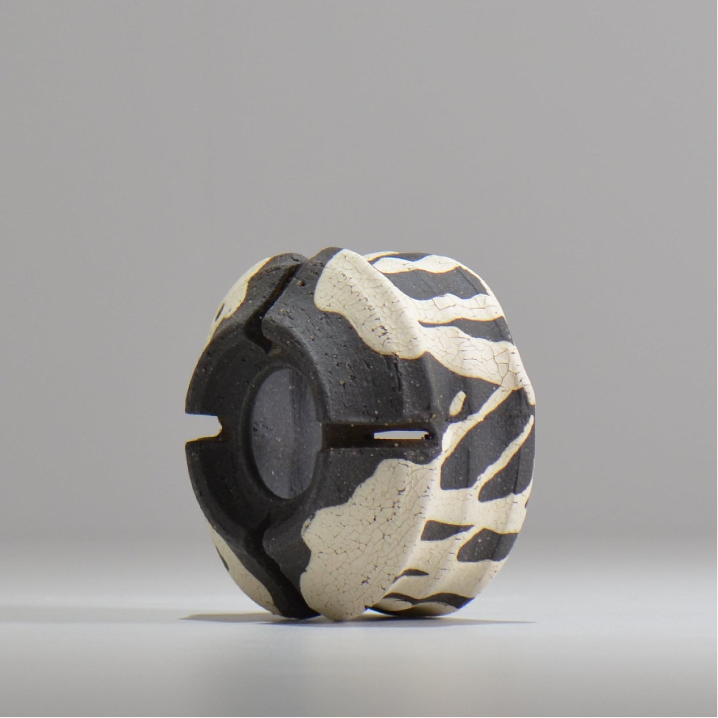 沼野 秀章 / 黒二白 / S  / nh_bw02_xs/ 約φ8.5cm / 植木鉢