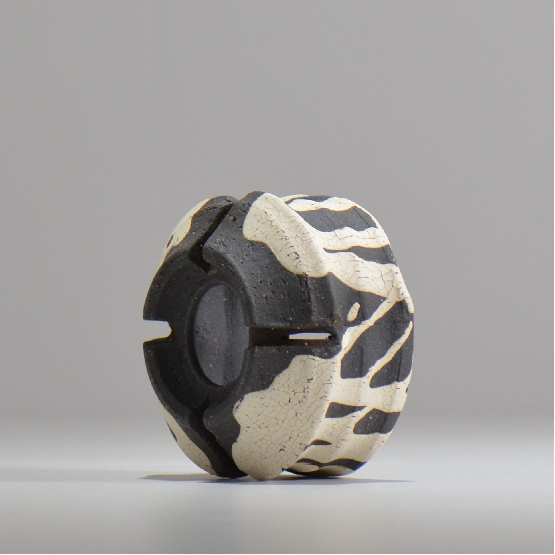 沼野 秀章 / 黒二白 / S  / nh_bw02_xs/ 約φ8.5cm / 植木鉢