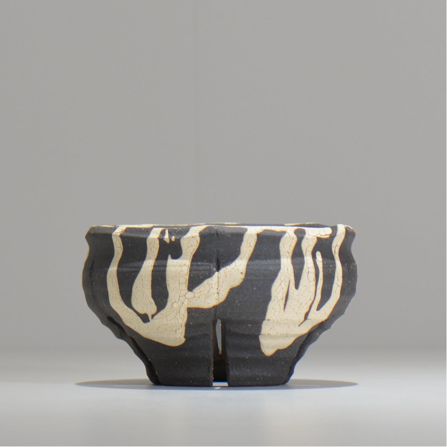 沼野 秀章 / 黒二白 / S  / nh_bw04_s/ 約φ12cm / 植木鉢