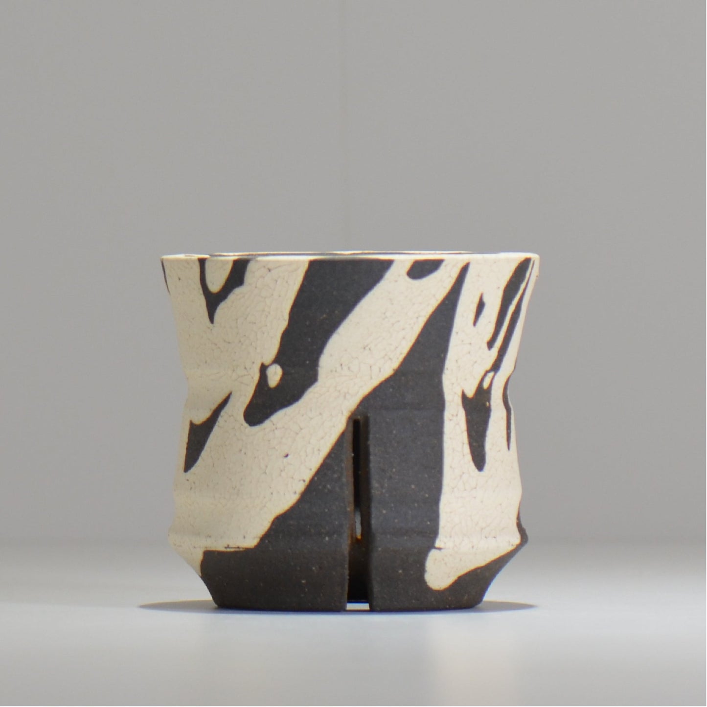 沼野 秀章 / 黒二白 / S  / nh_bw05_s / 約φ10.3cm / 植木鉢