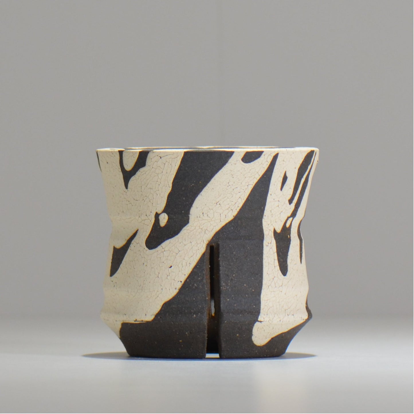 沼野 秀章 / 黒二白 / S  / nh_bw05_s / 約φ10.3cm / 植木鉢