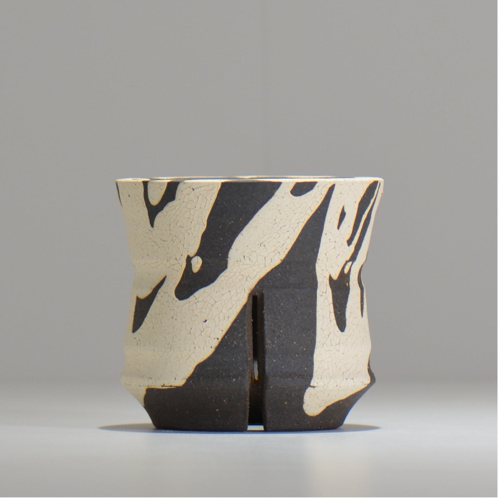 沼野 秀章 / 黒二白 / S  / nh_bw05_s / 約φ10.3cm / 植木鉢