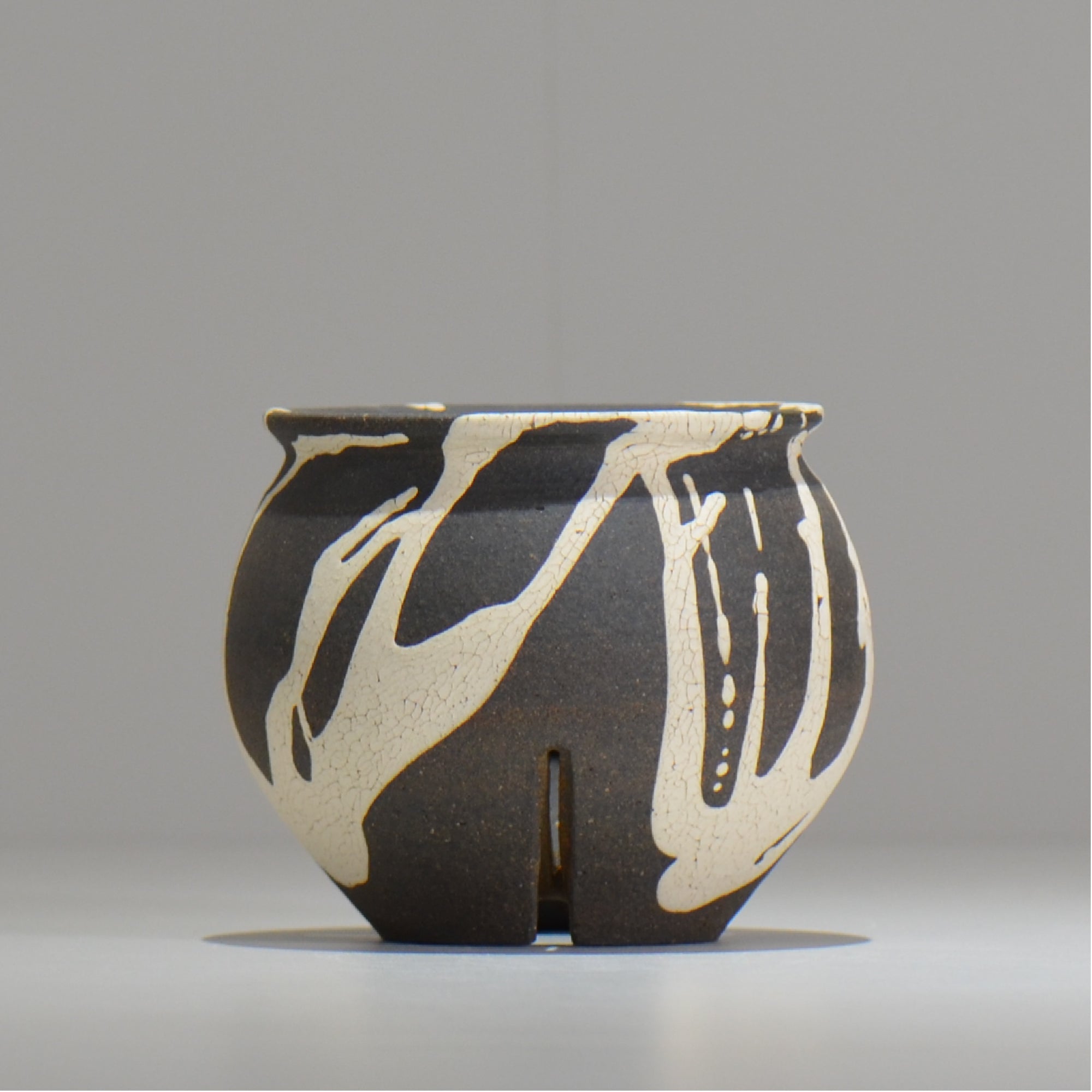 沼野 秀章 / 黒二白 / S  / nh_bw06_s / 約φ9.7cm / 植木鉢