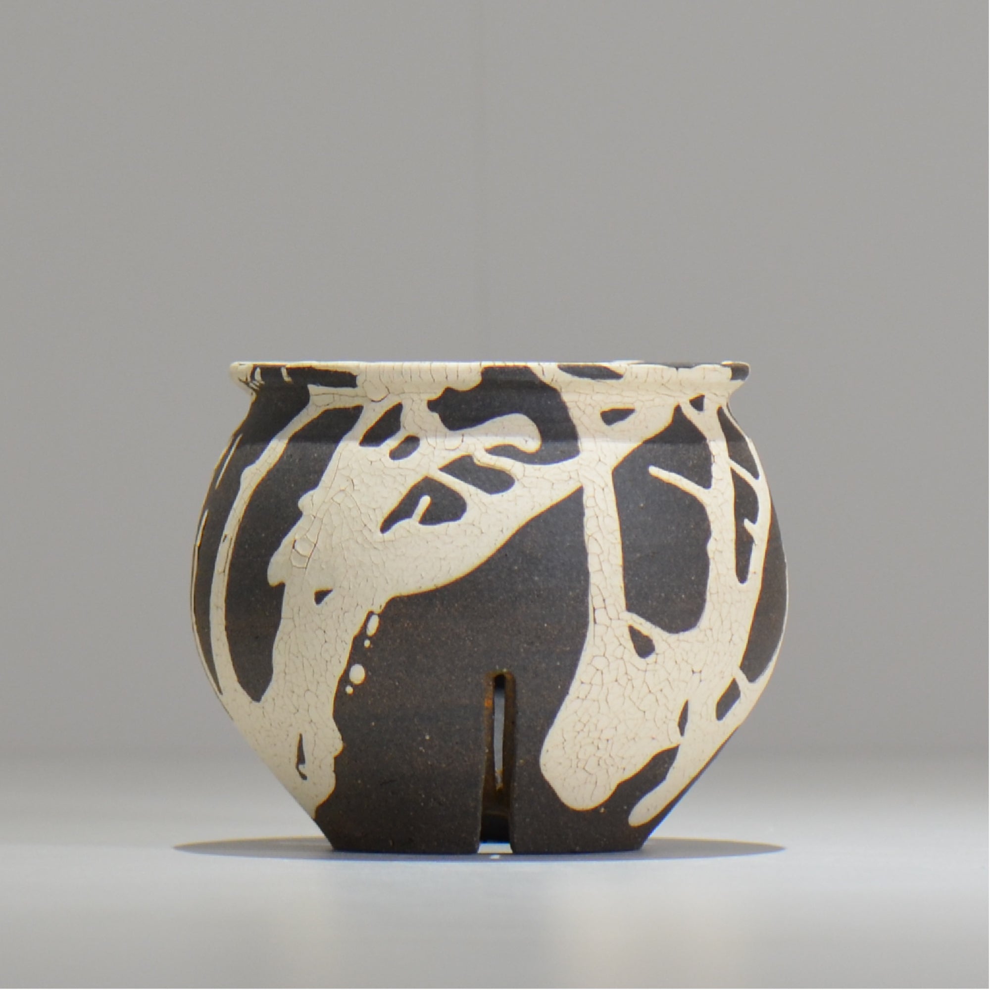 沼野 秀章 / 黒二白 / S  / nh_bw06_s / 約φ9.7cm / 植木鉢