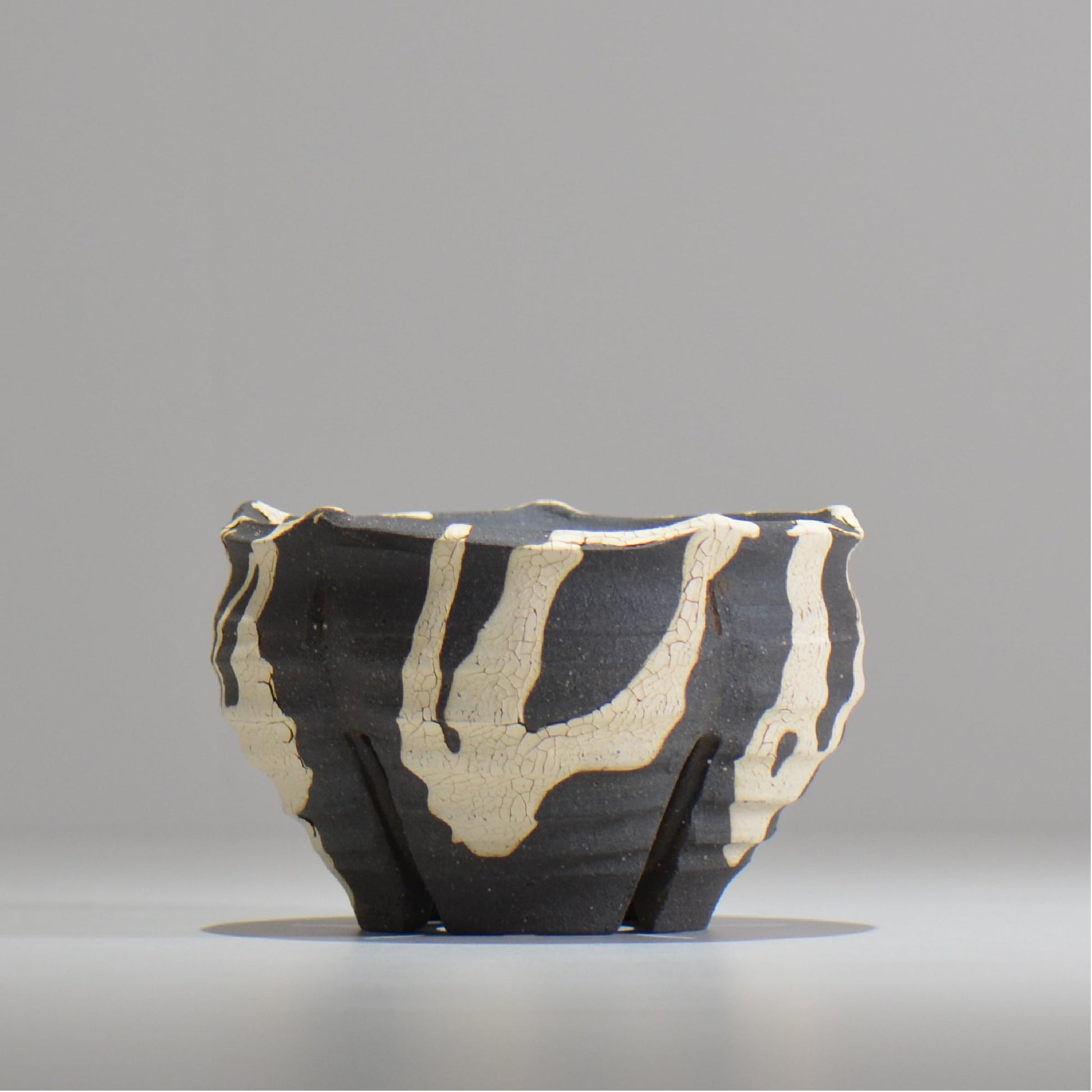 沼野 秀章 / 黒二白 / S  / nh_bw07_m / 約φ12.5cm / 植木鉢