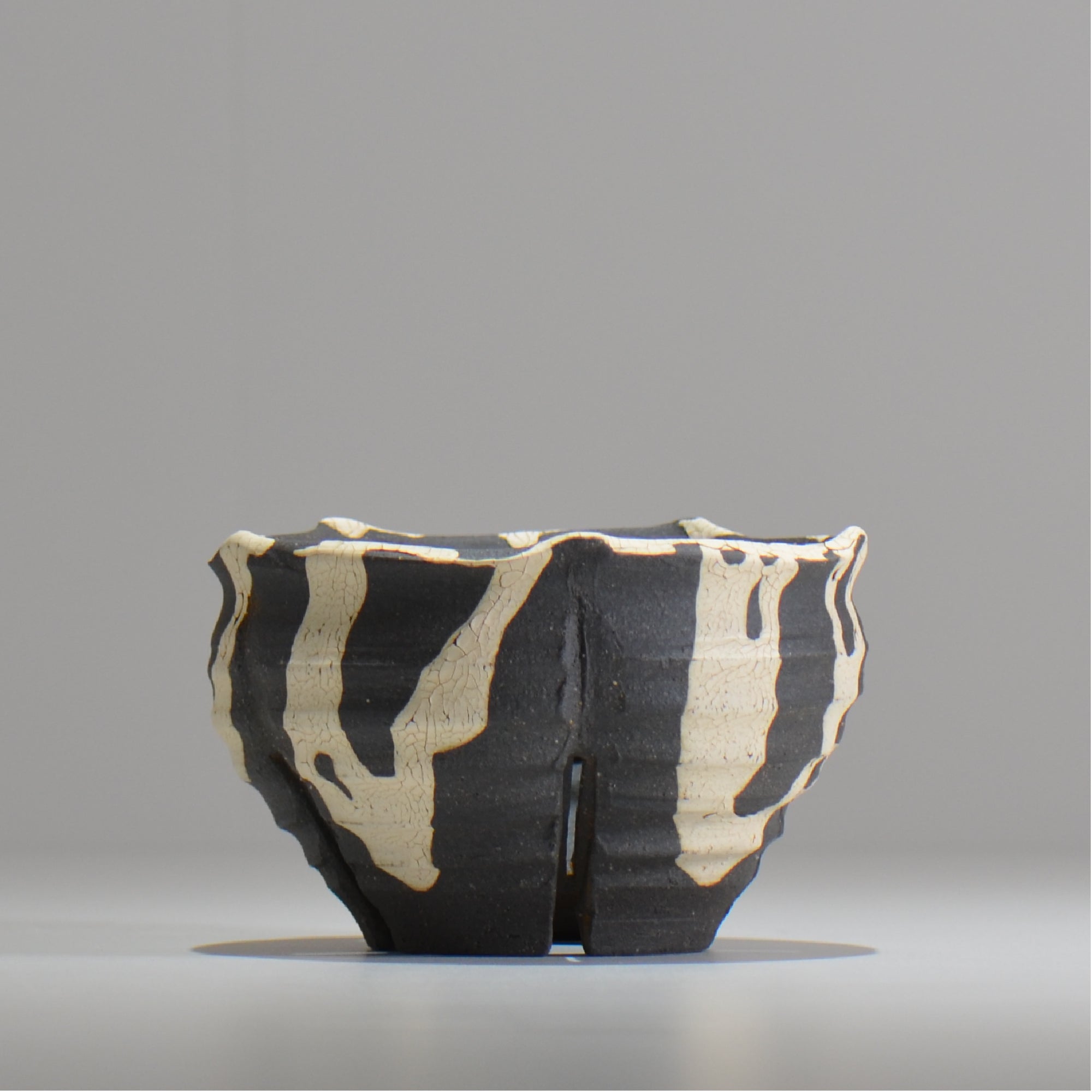 沼野 秀章 / 黒二白 / S  / nh_bw07_m / 約φ12.5cm / 植木鉢